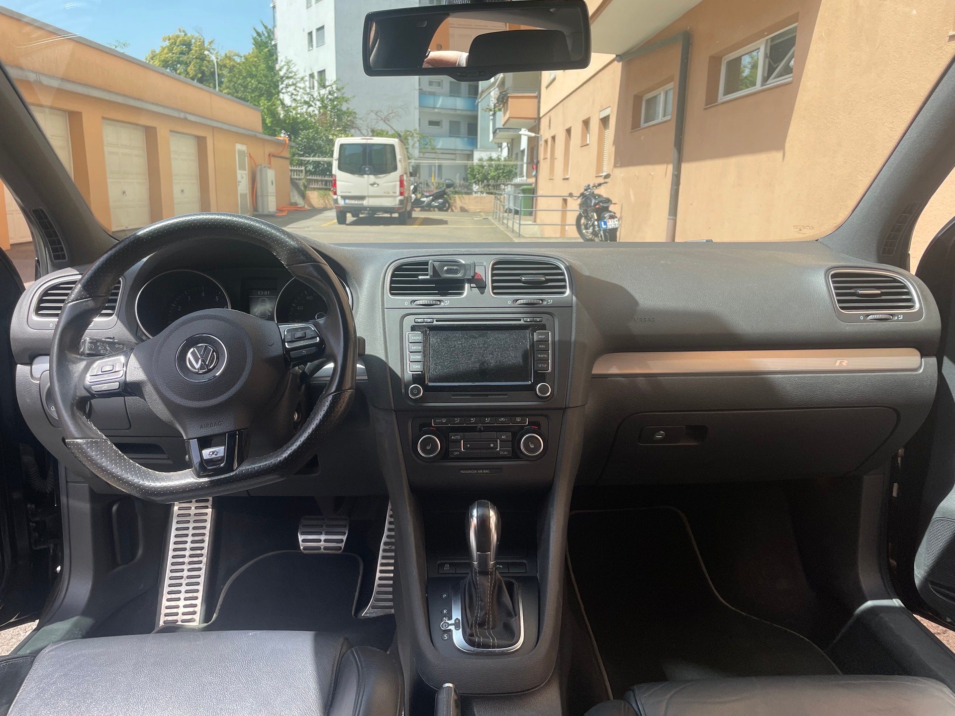 VW 2.0 TSI R DSG 4motion-image-1