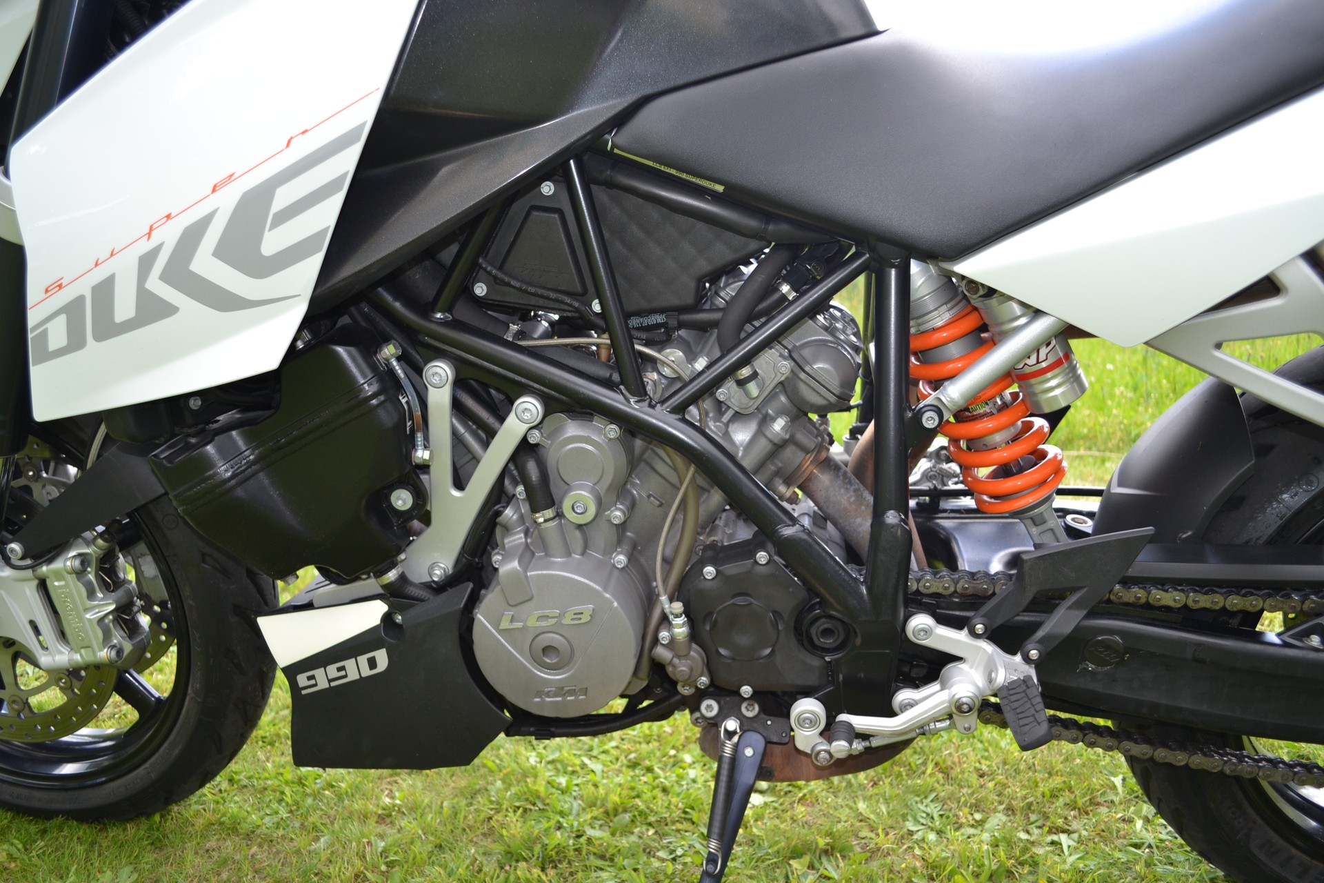 KTM 990 Super Duke-image-2