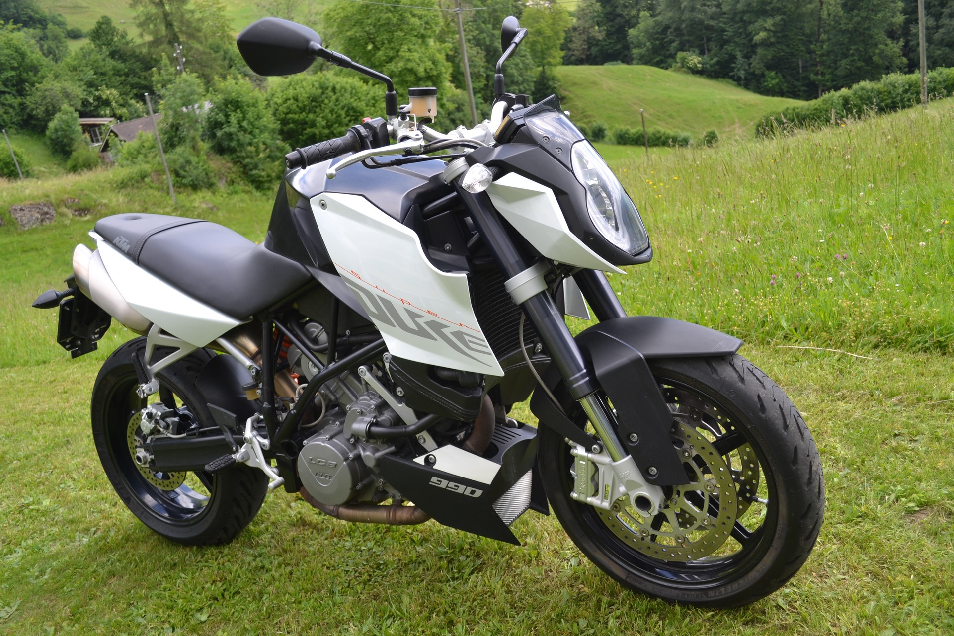 KTM 990 Super Duke-image-6