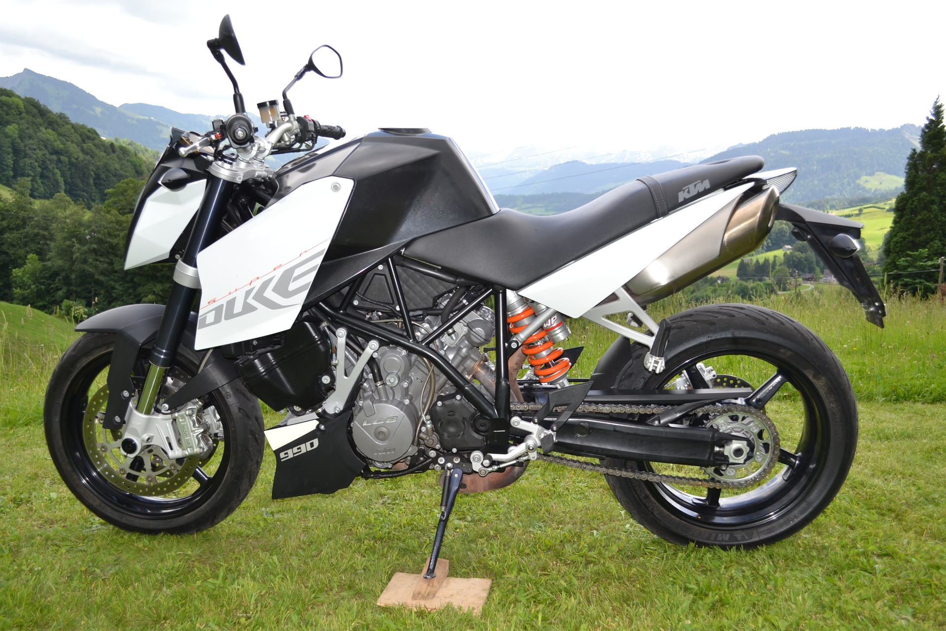 KTM 990 Super Duke-image-1