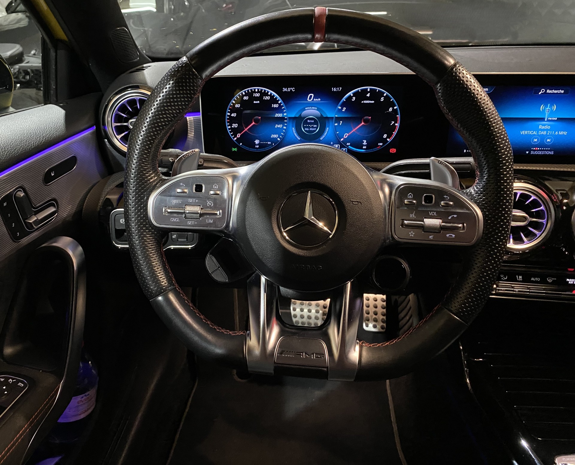 MERCEDES-BENZ A 35 AMG 4Matic Speedshift-image-15