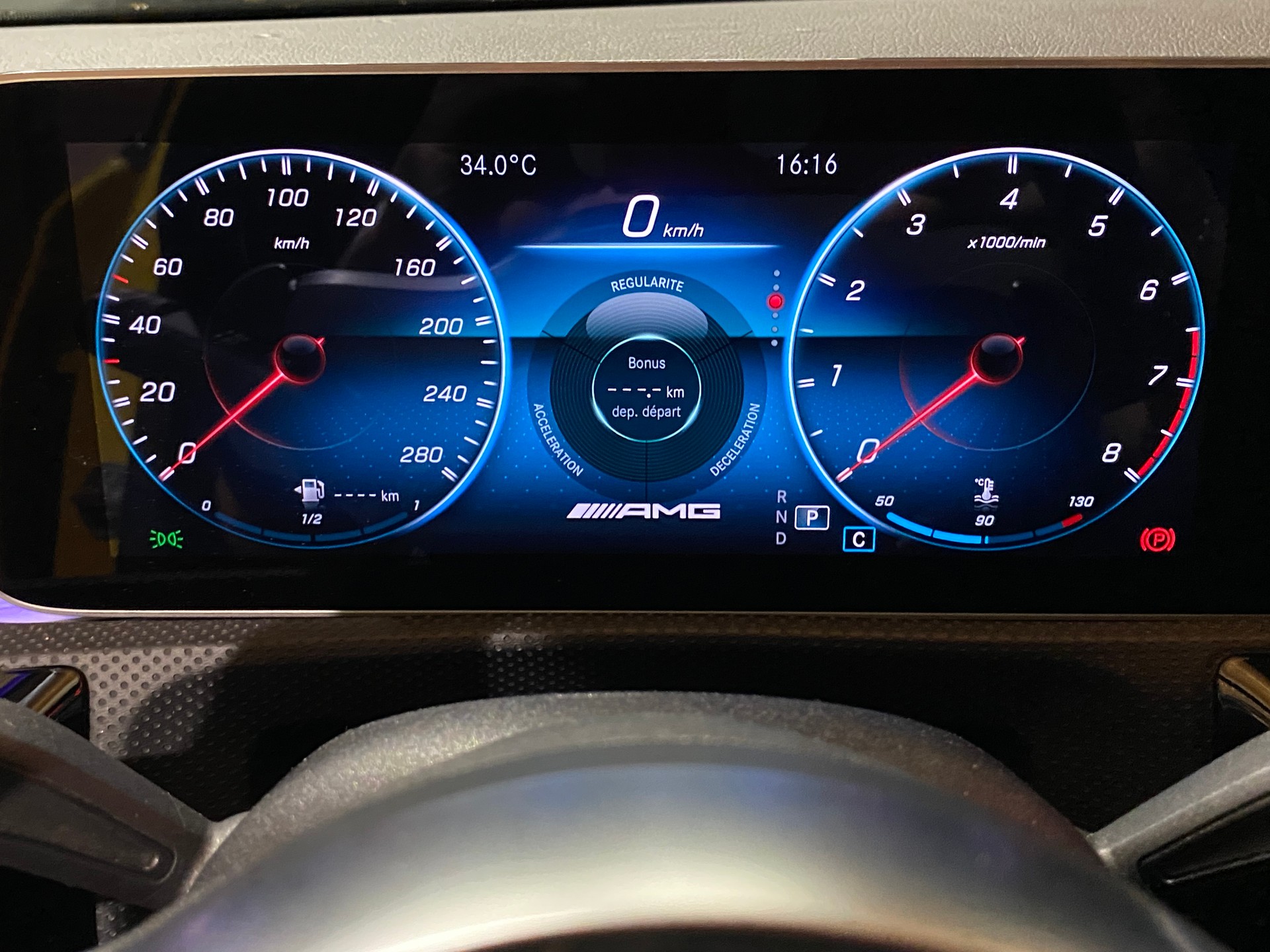 MERCEDES-BENZ A 35 AMG 4Matic Speedshift-image-16