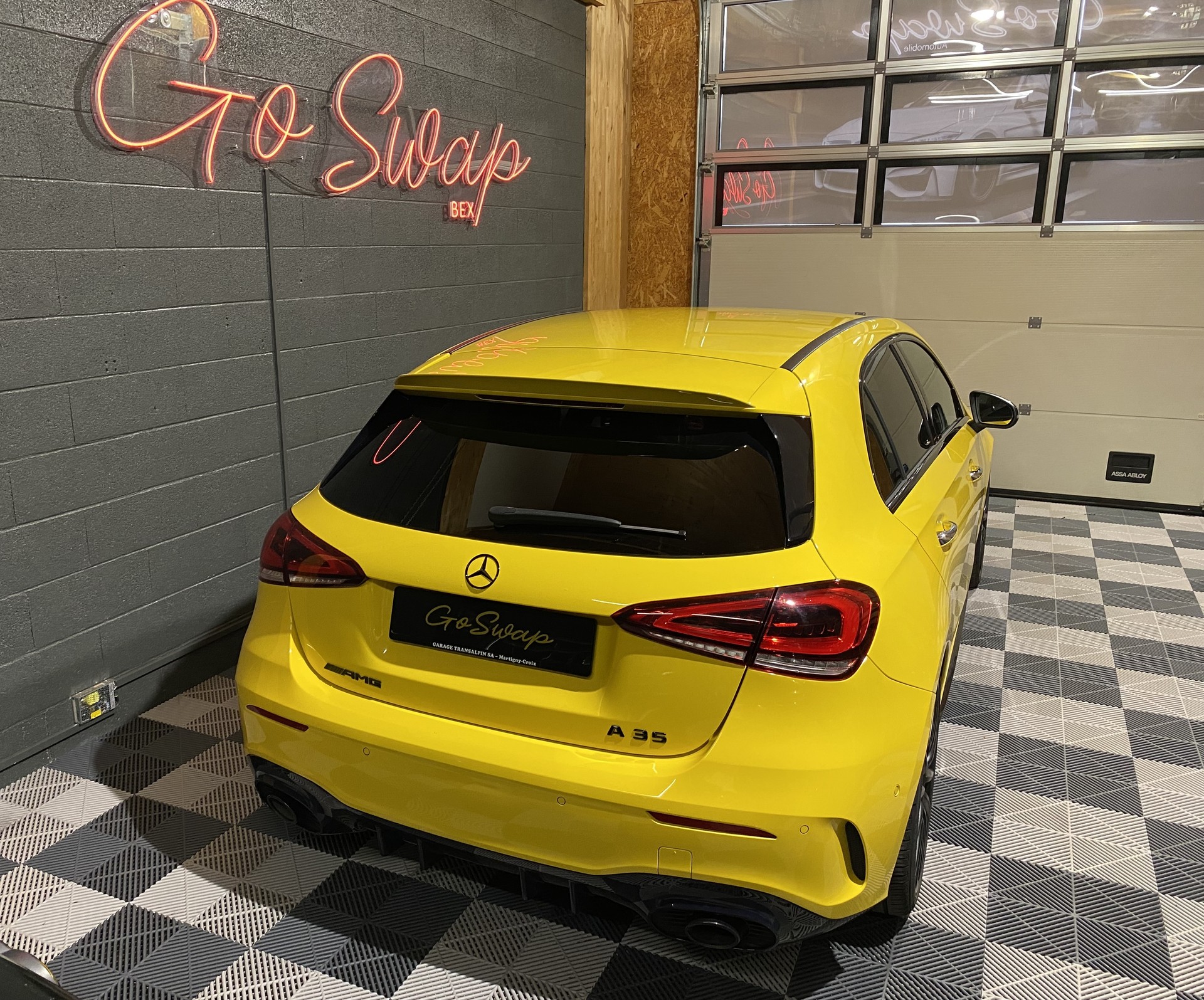MERCEDES-BENZ A 35 AMG 4Matic Speedshift-image-4