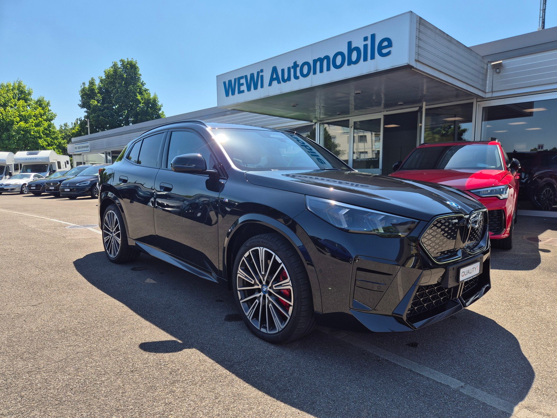 BMW iX2 xDrive 30 M Sport Pro-showroom-element-2