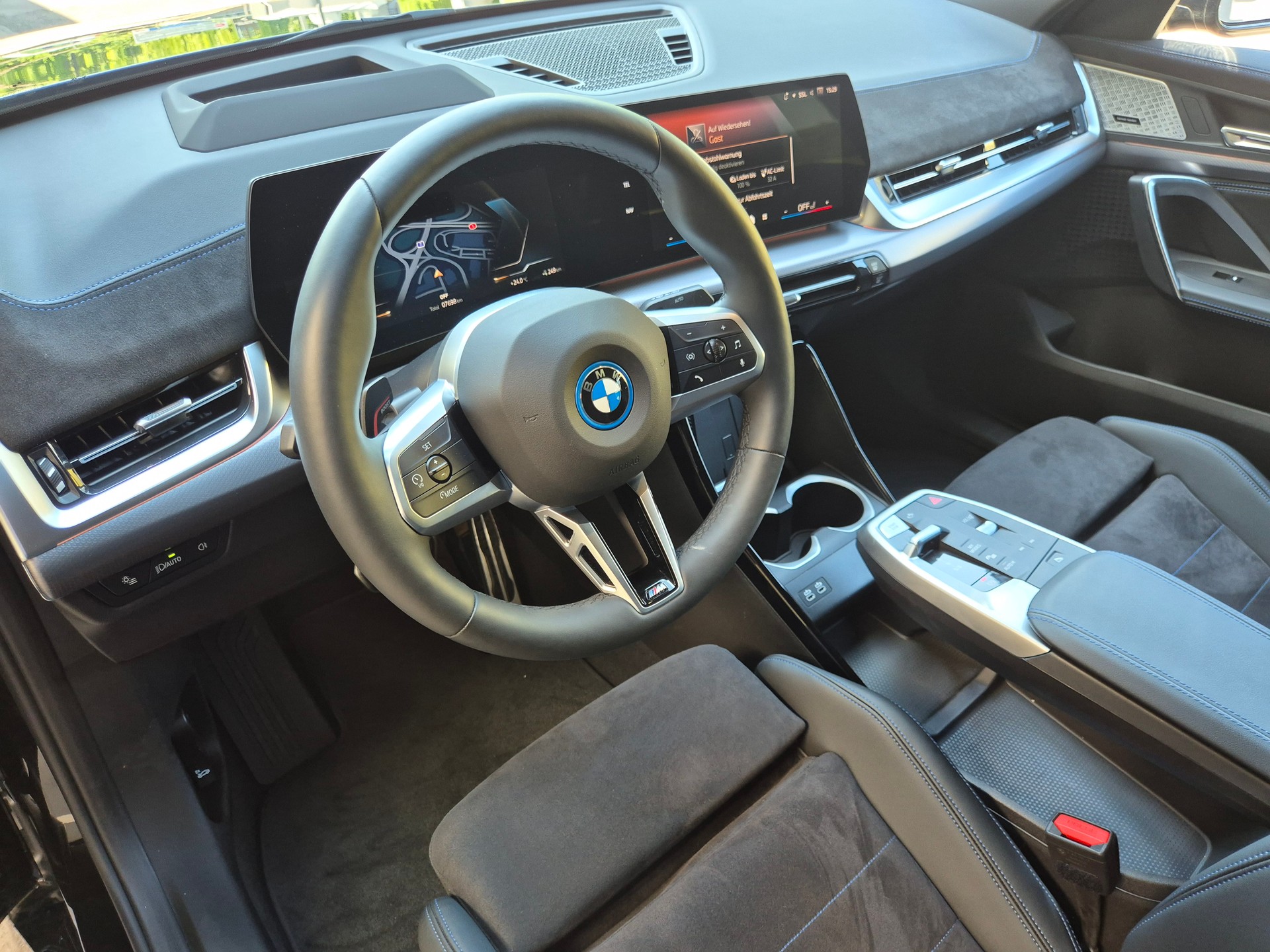 BMW iX2 xDrive 30 M Sport Pro-image-11