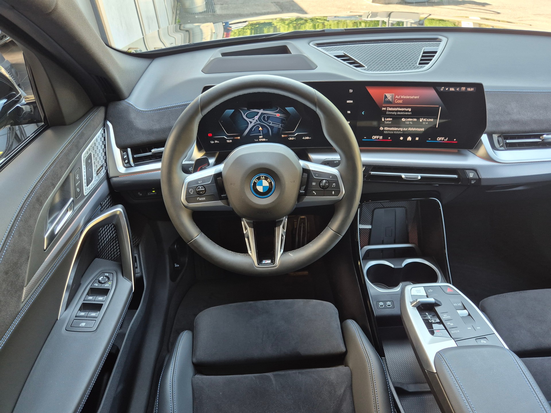 BMW iX2 xDrive 30 M Sport Pro-image-12