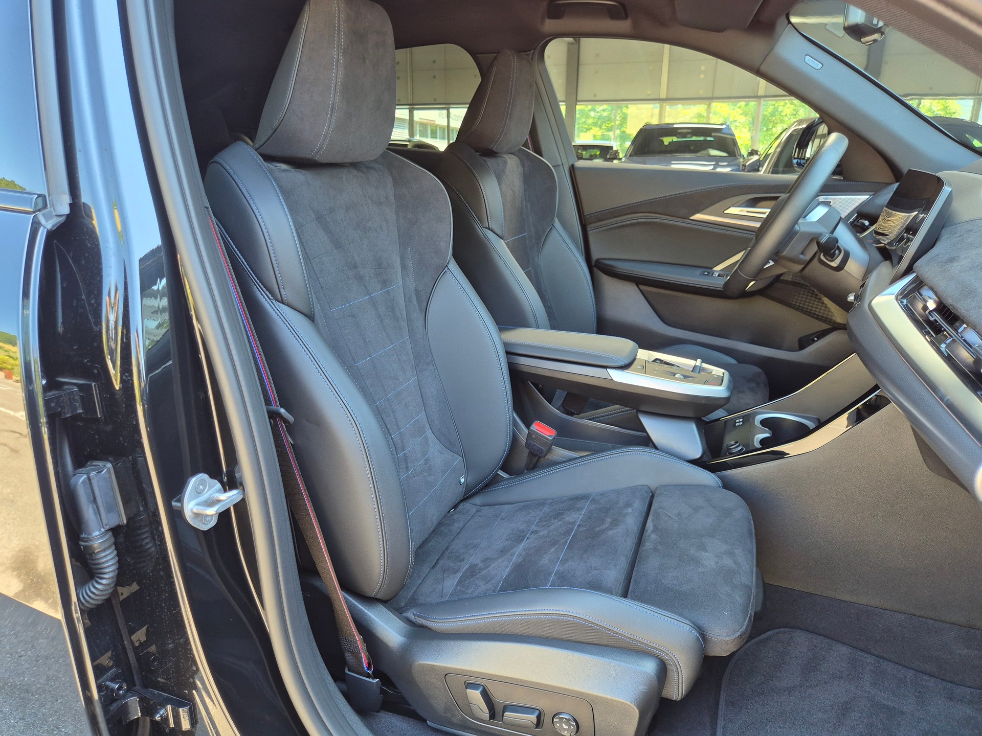 BMW iX2 xDrive 30 M Sport Pro-image-17