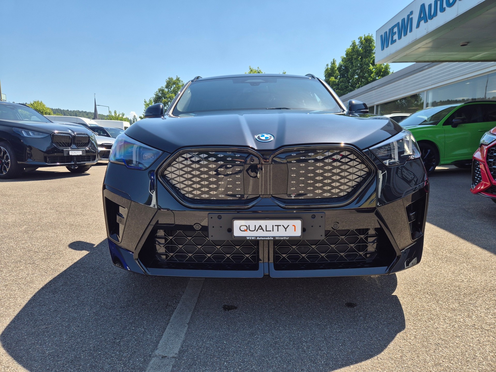 BMW iX2 xDrive 30 M Sport Pro-showroom-element-1