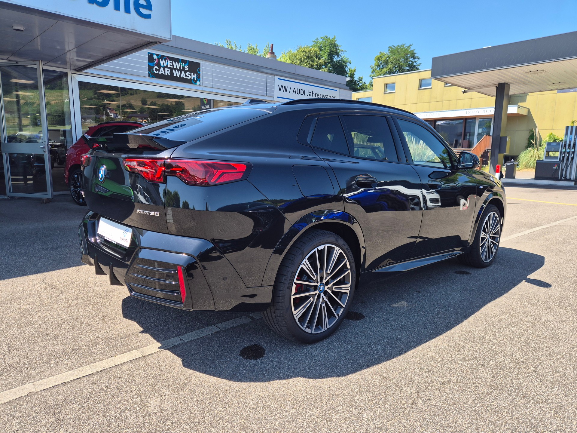 BMW iX2 xDrive 30 M Sport Pro-image-4