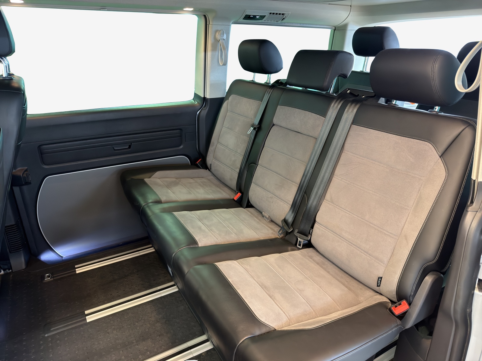 VW T6.1 California 2.0 Bi-TDI Beach Liberty 4Motion DSG-image-11