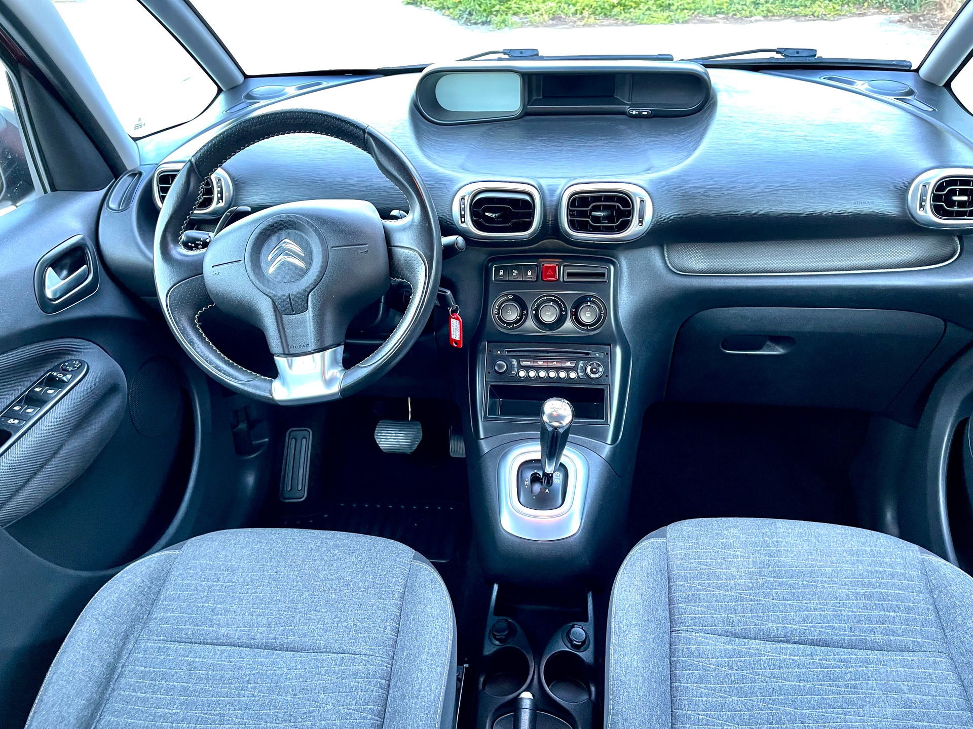 CITROEN C3 Picasso 1.6i 16V Exclusive EGS6-image-1
