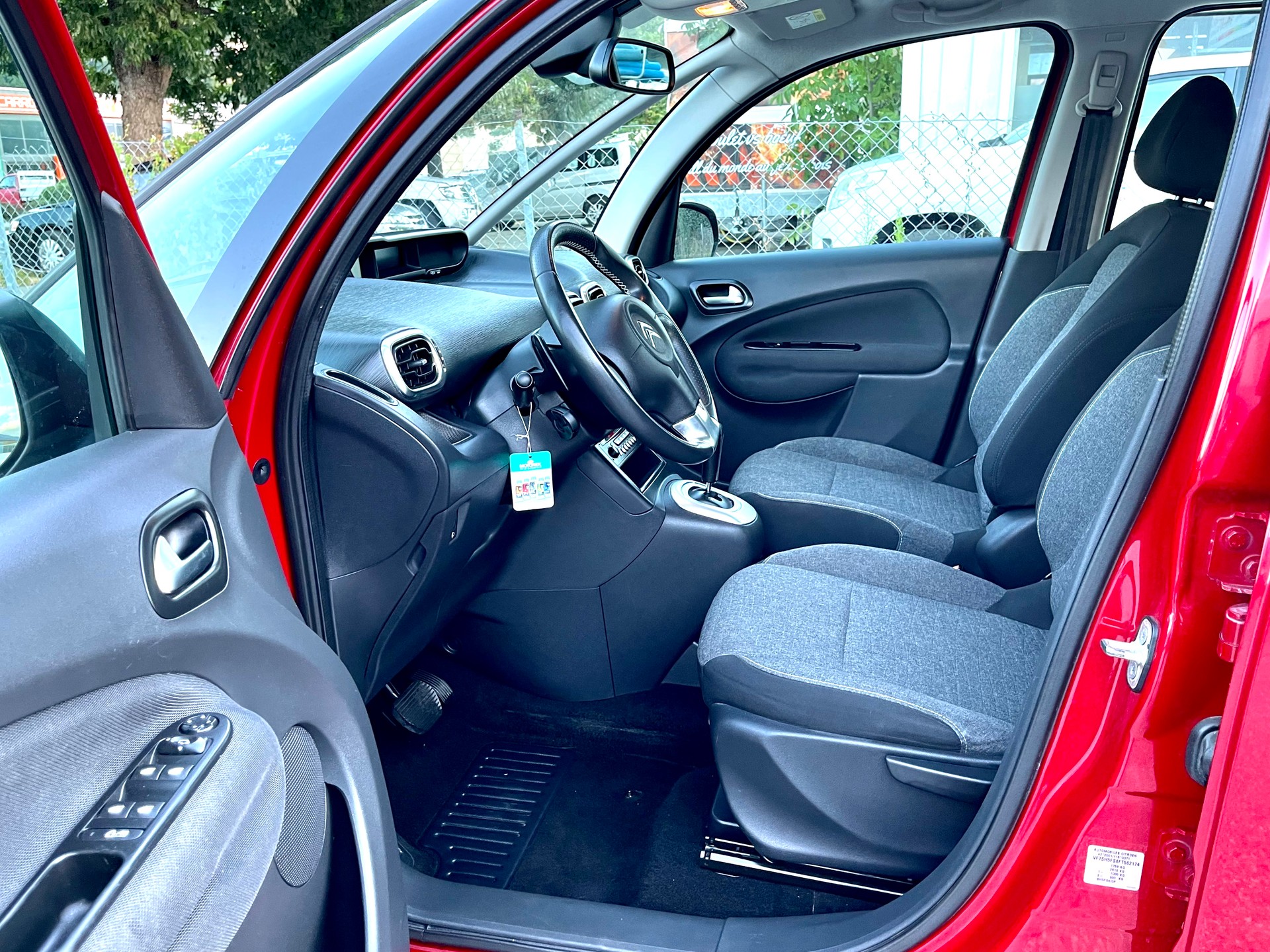 CITROEN C3 Picasso 1.6i 16V Exclusive EGS6-image-20