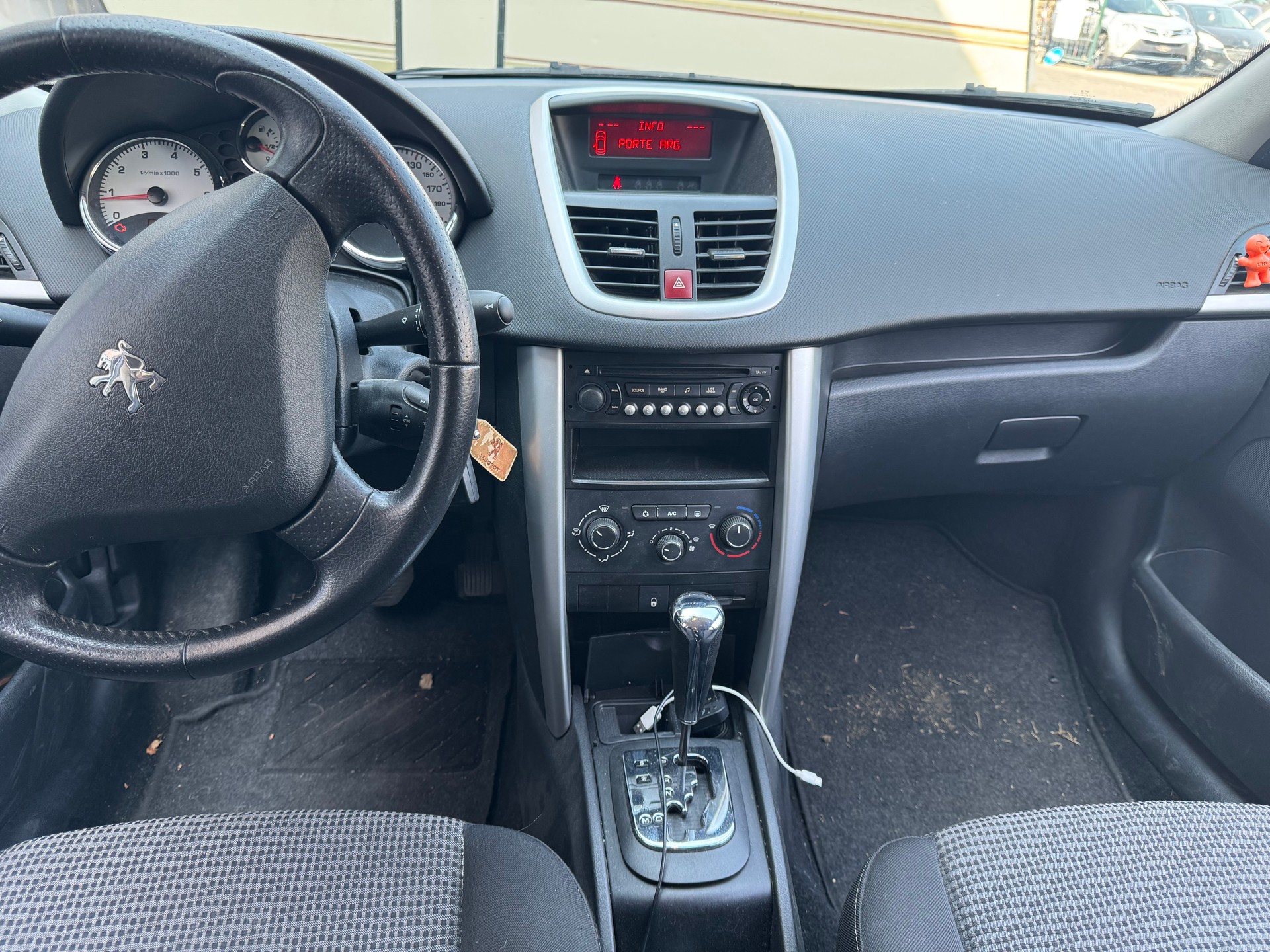 PEUGEOT 207 1.6 16V Sport Automatic-image-4