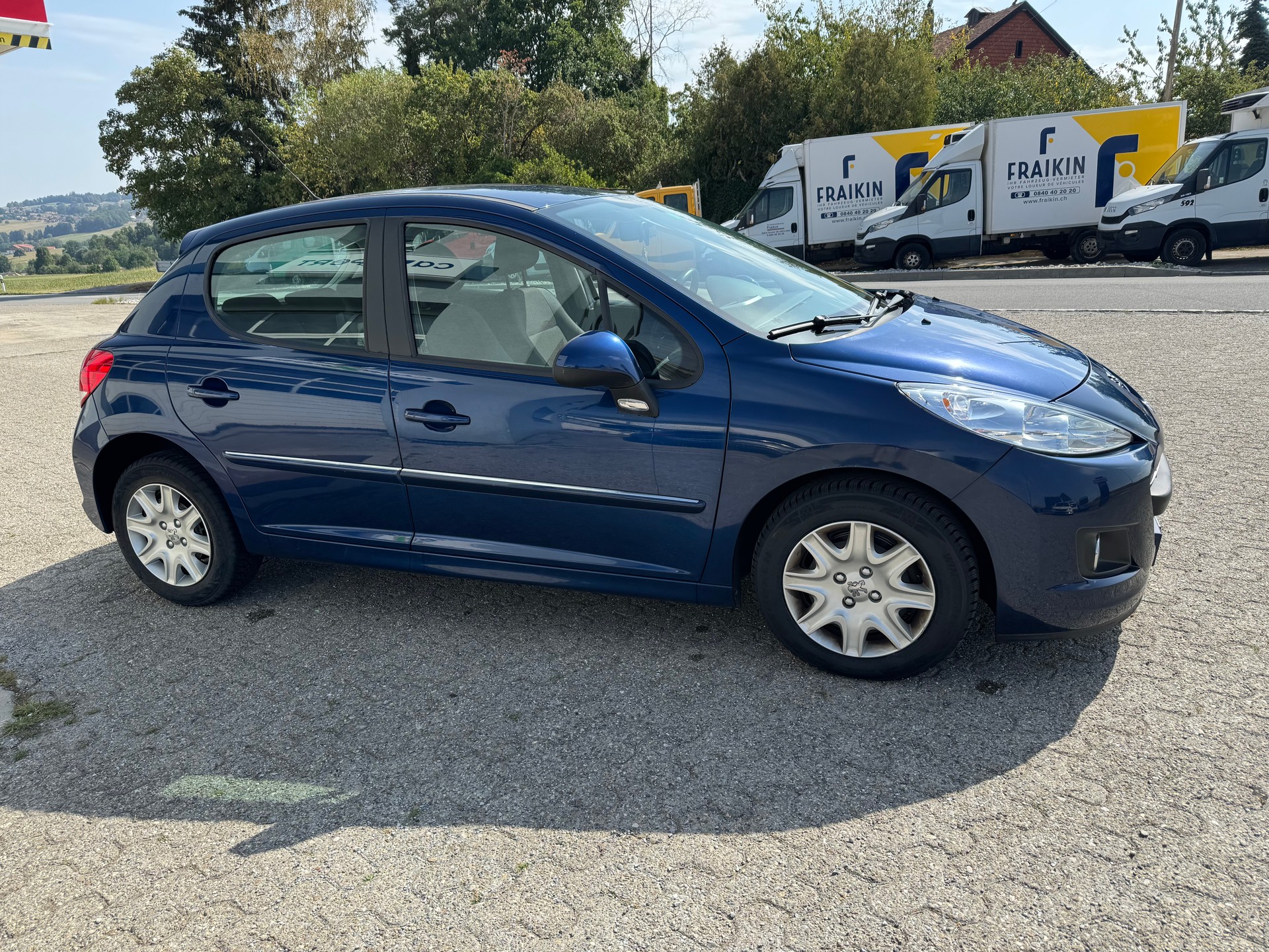 PEUGEOT 207 1.4 16V Allure-image-4