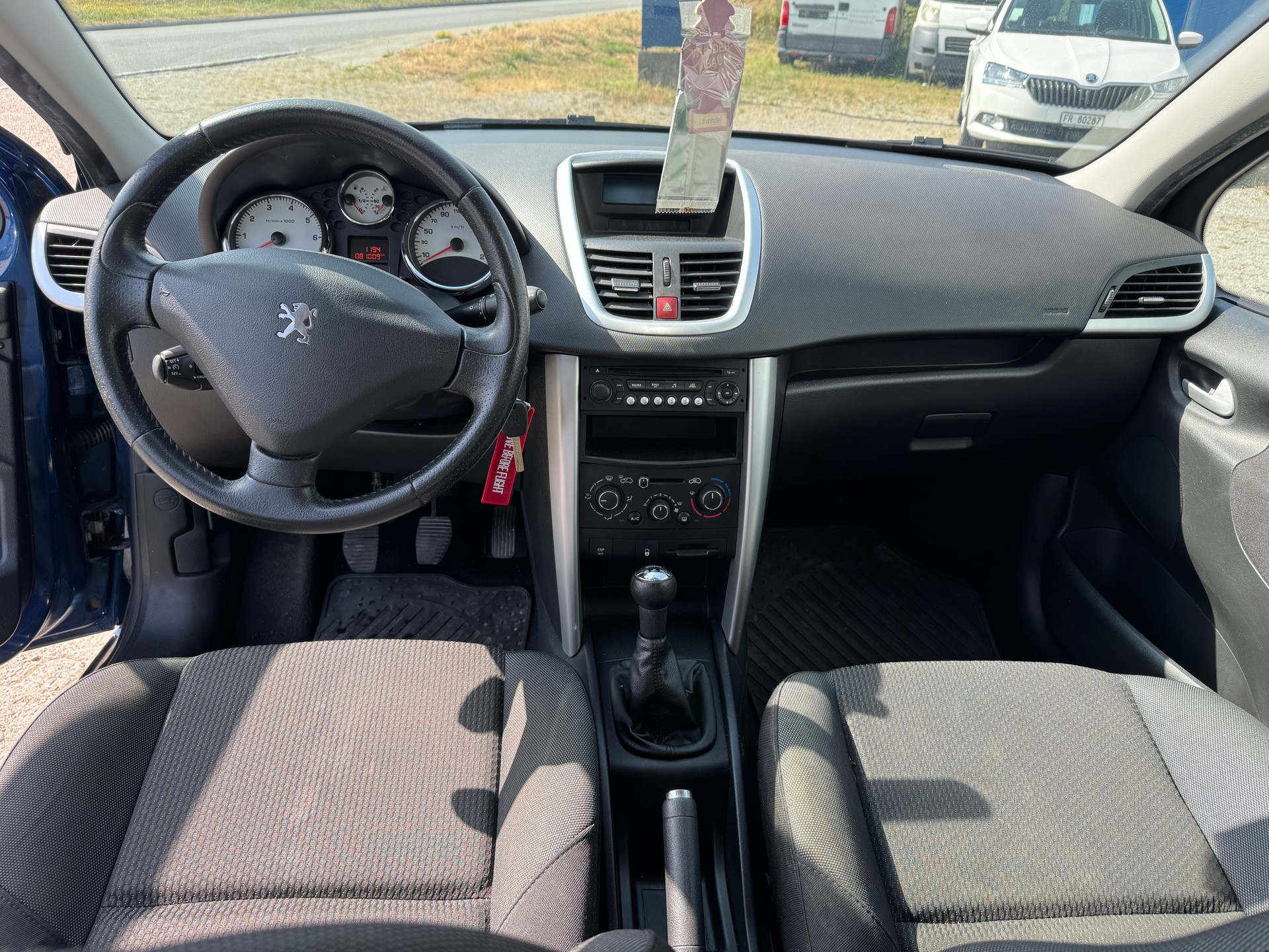 PEUGEOT 207 1.4 16V Allure-image-7
