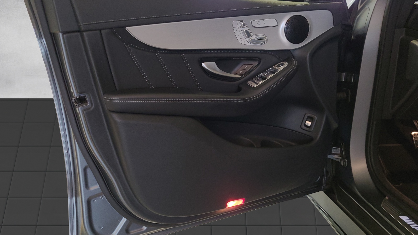 MERCEDES-BENZ GLC 63 S AMG 4Matic 9G-Tronic-image-8