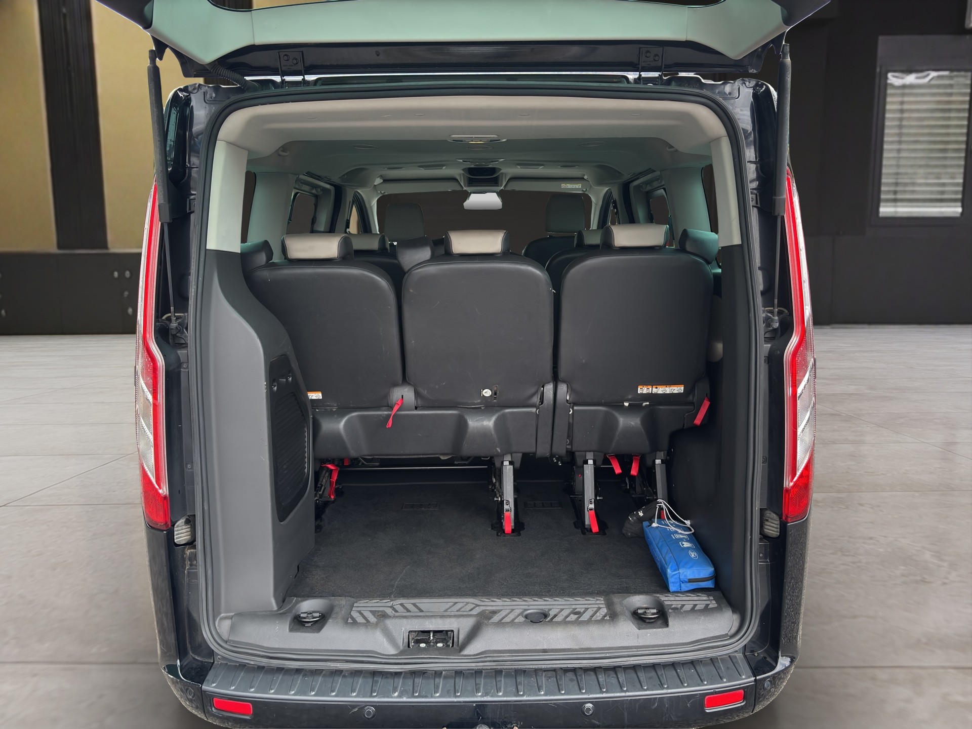 FORD Tourneo C Bus 310 L1 2.0 TDCi 170 Titanium-image-15