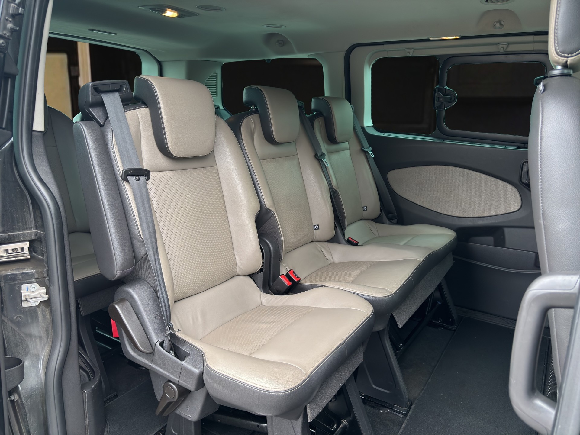 FORD Tourneo C Bus 310 L1 2.0 TDCi 170 Titanium-image-13