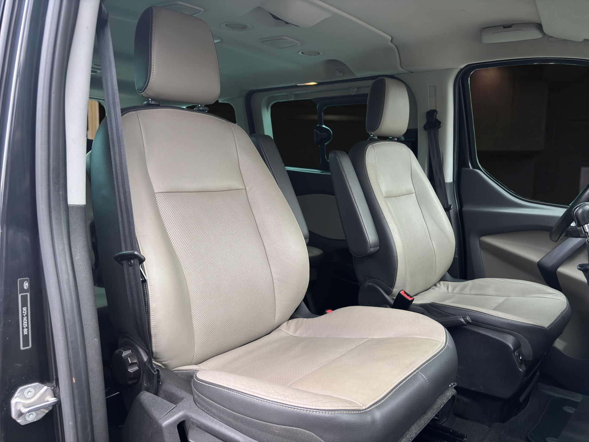 FORD Tourneo C Bus 310 L1 2.0 TDCi 170 Titanium-image-9