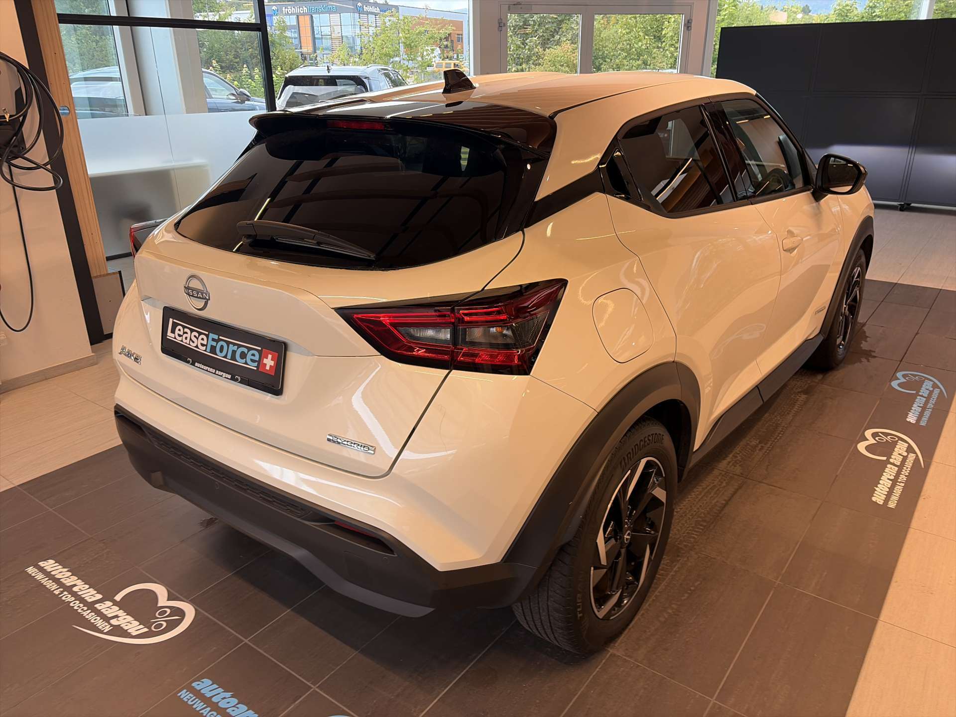 NISSAN Juke 1.6 FHEV Hybrid N-Connecta Automat-image-2