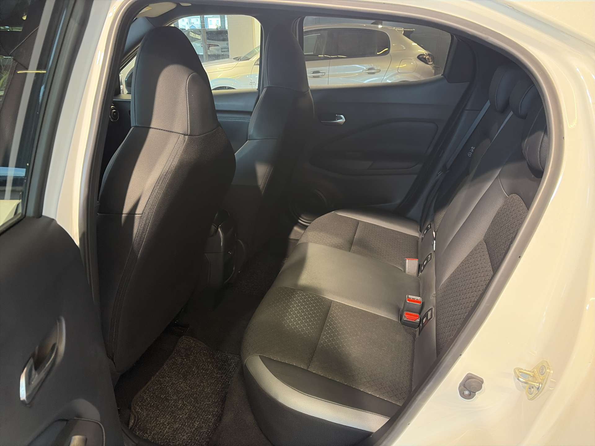 NISSAN Juke 1.6 FHEV Hybrid N-Connecta Automat-image-6