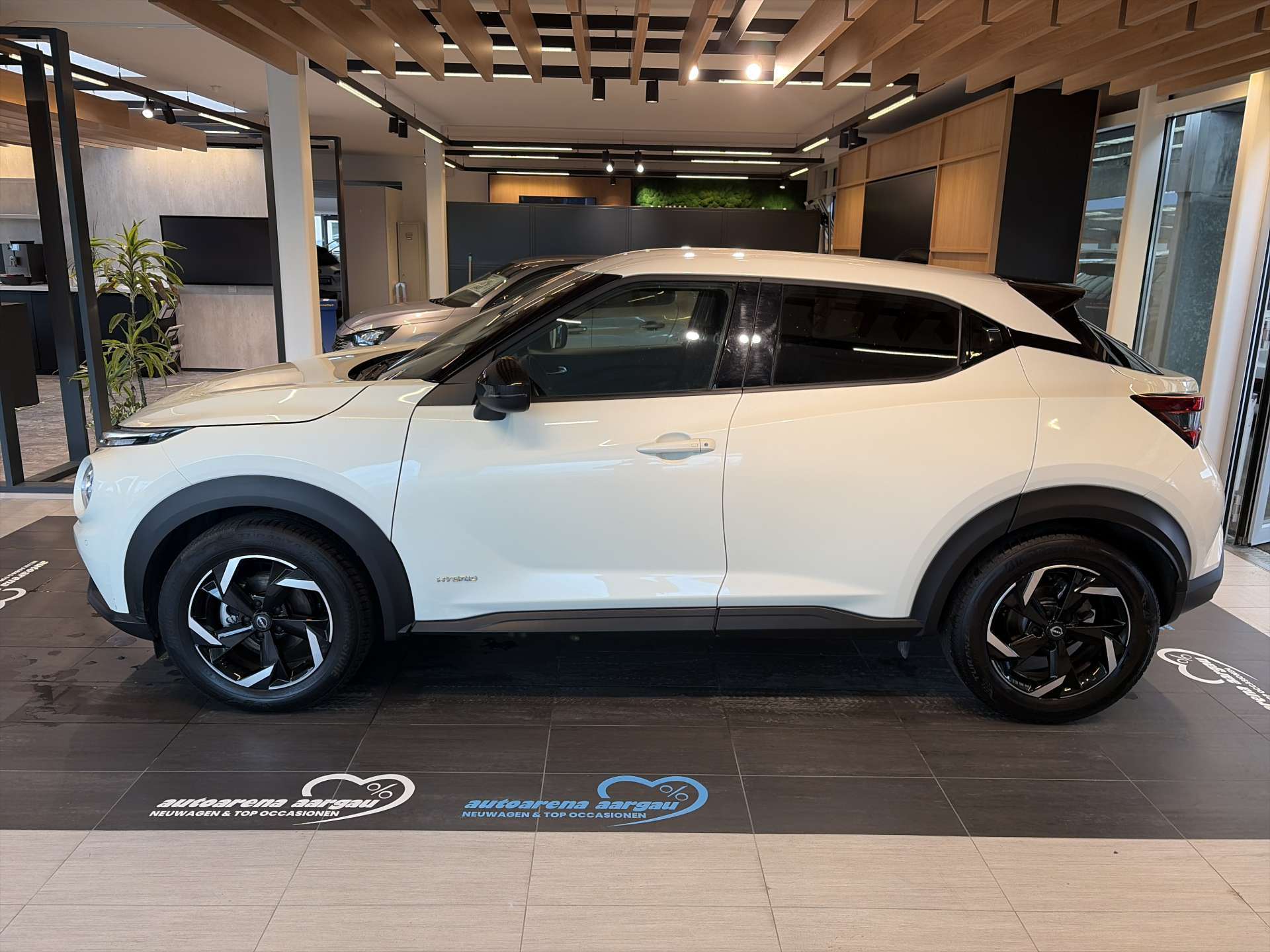 NISSAN Juke 1.6 FHEV Hybrid N-Connecta Automat-image-11