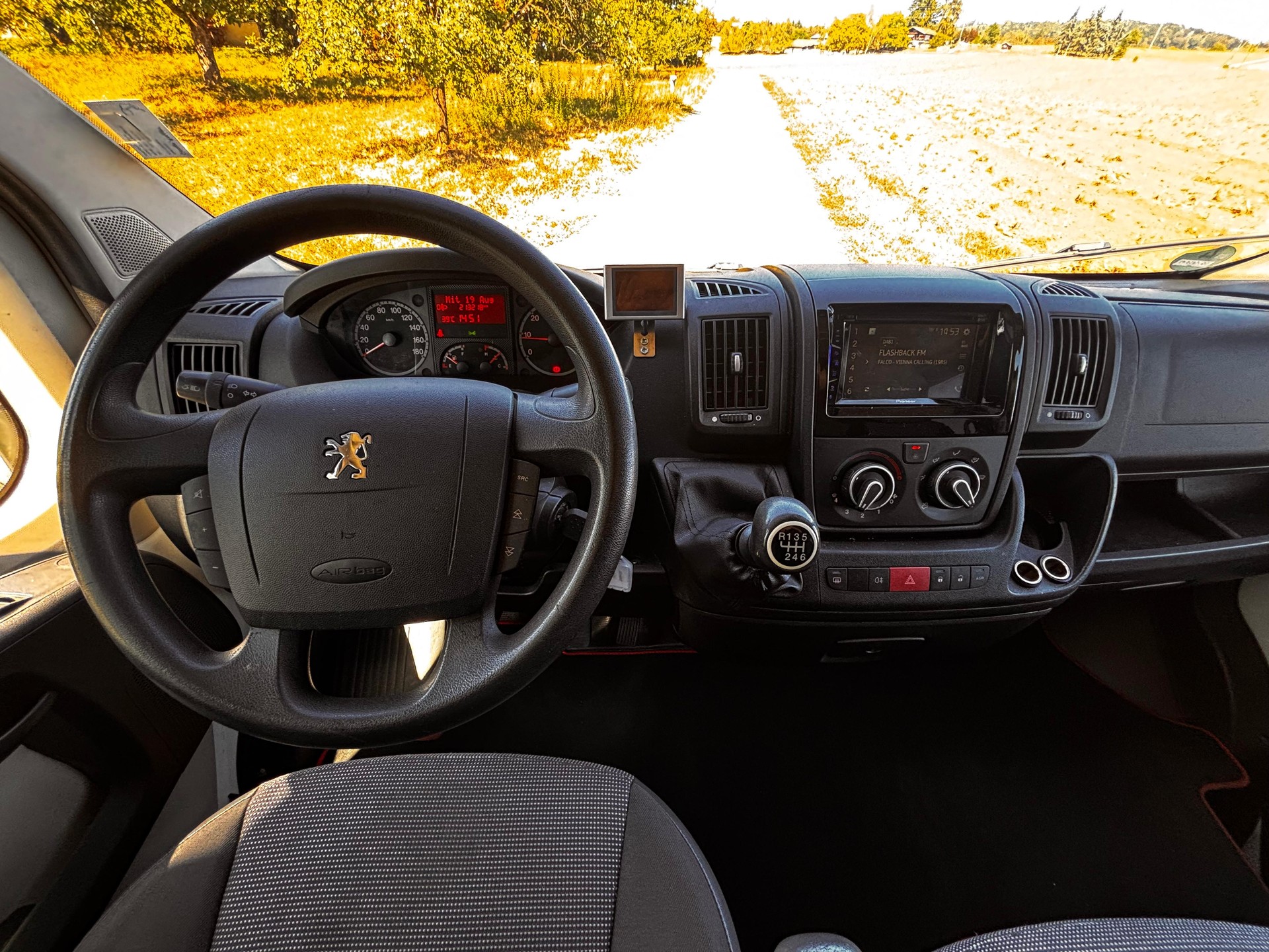 PEUGEOT 2.2 HDI 130 9P Premium-image-7