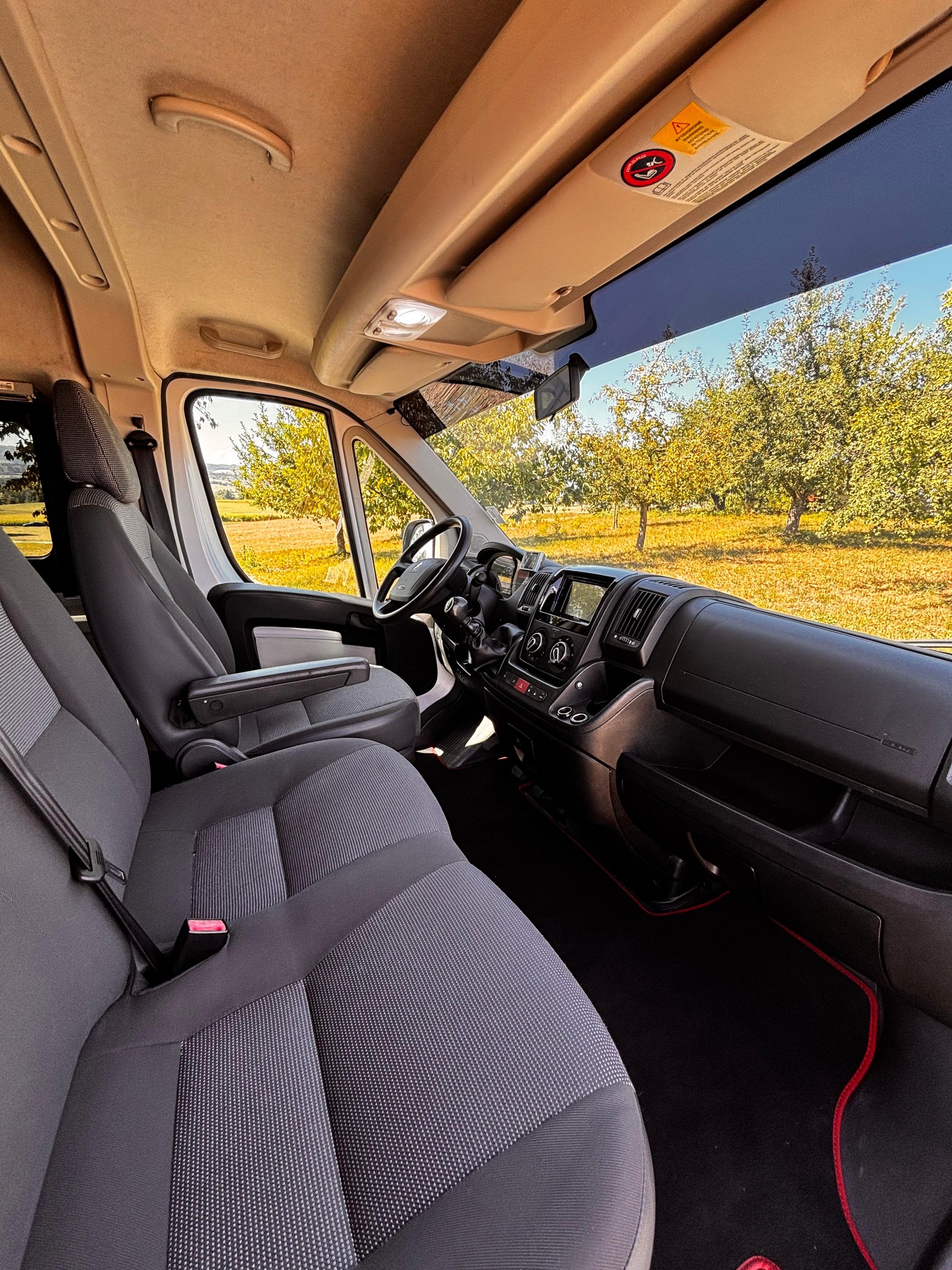 PEUGEOT 2.2 HDI 130 9P Premium-image-6