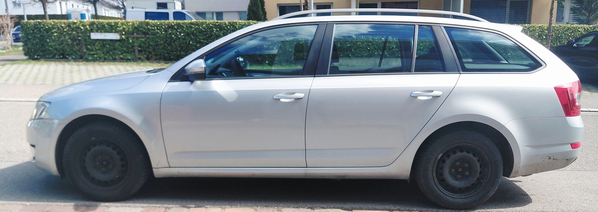 SKODA Octavia Combi 1.6 TDI Elegance 4x4-image-6
