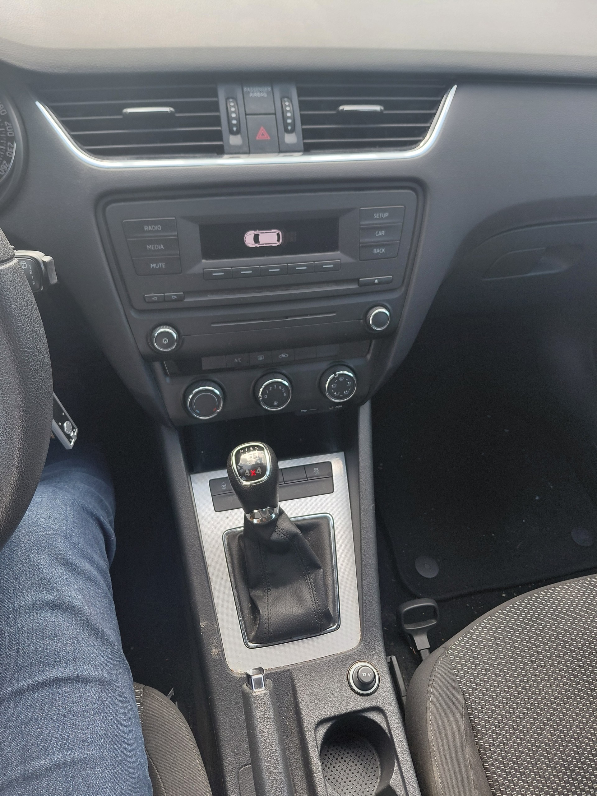 SKODA Octavia Combi 1.6 TDI Elegance 4x4-image-11