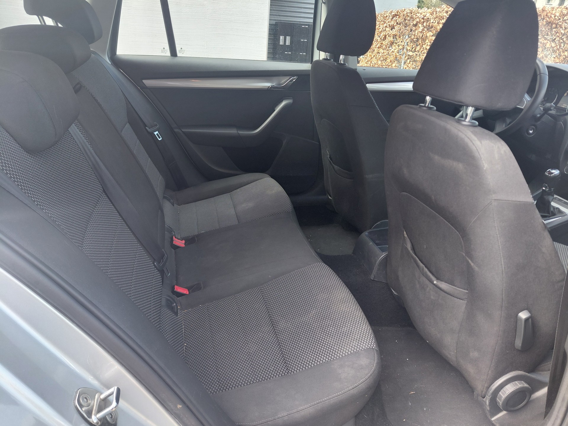 SKODA Octavia Combi 1.6 TDI Elegance 4x4-image-9