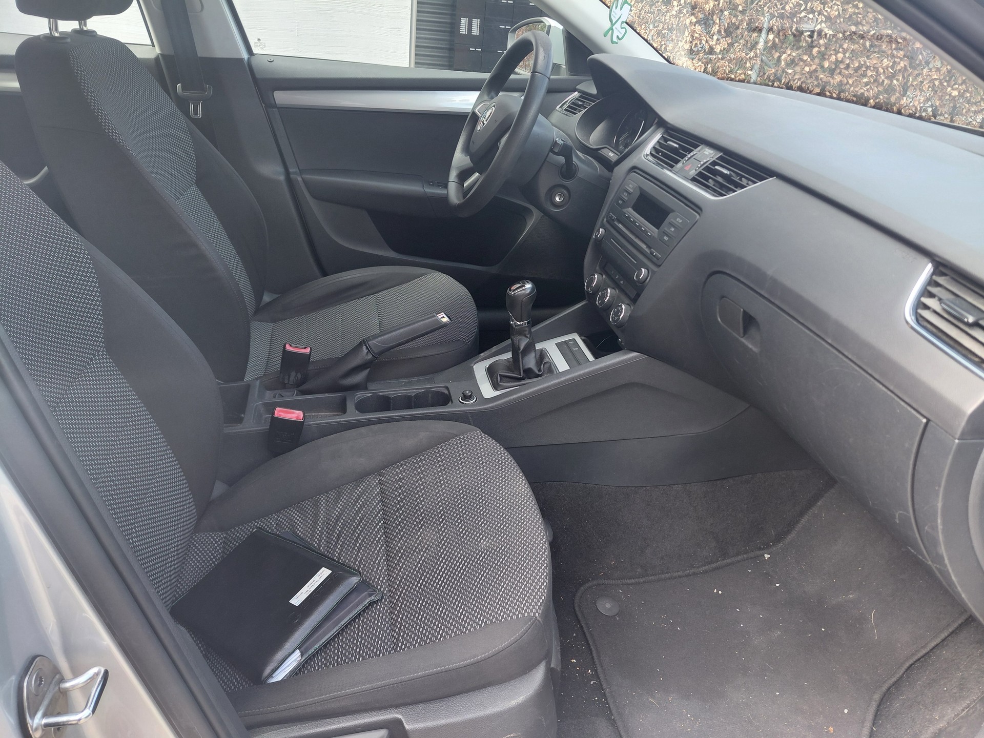 SKODA Octavia Combi 1.6 TDI Elegance 4x4-image-8