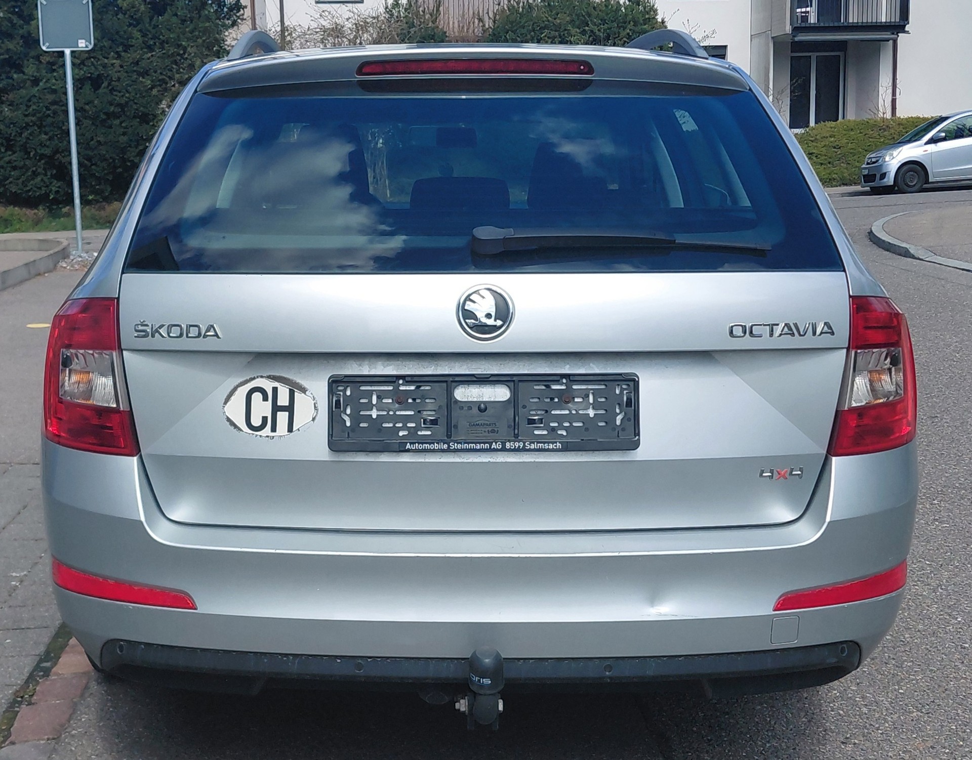 SKODA Octavia Combi 1.6 TDI Elegance 4x4-image-5