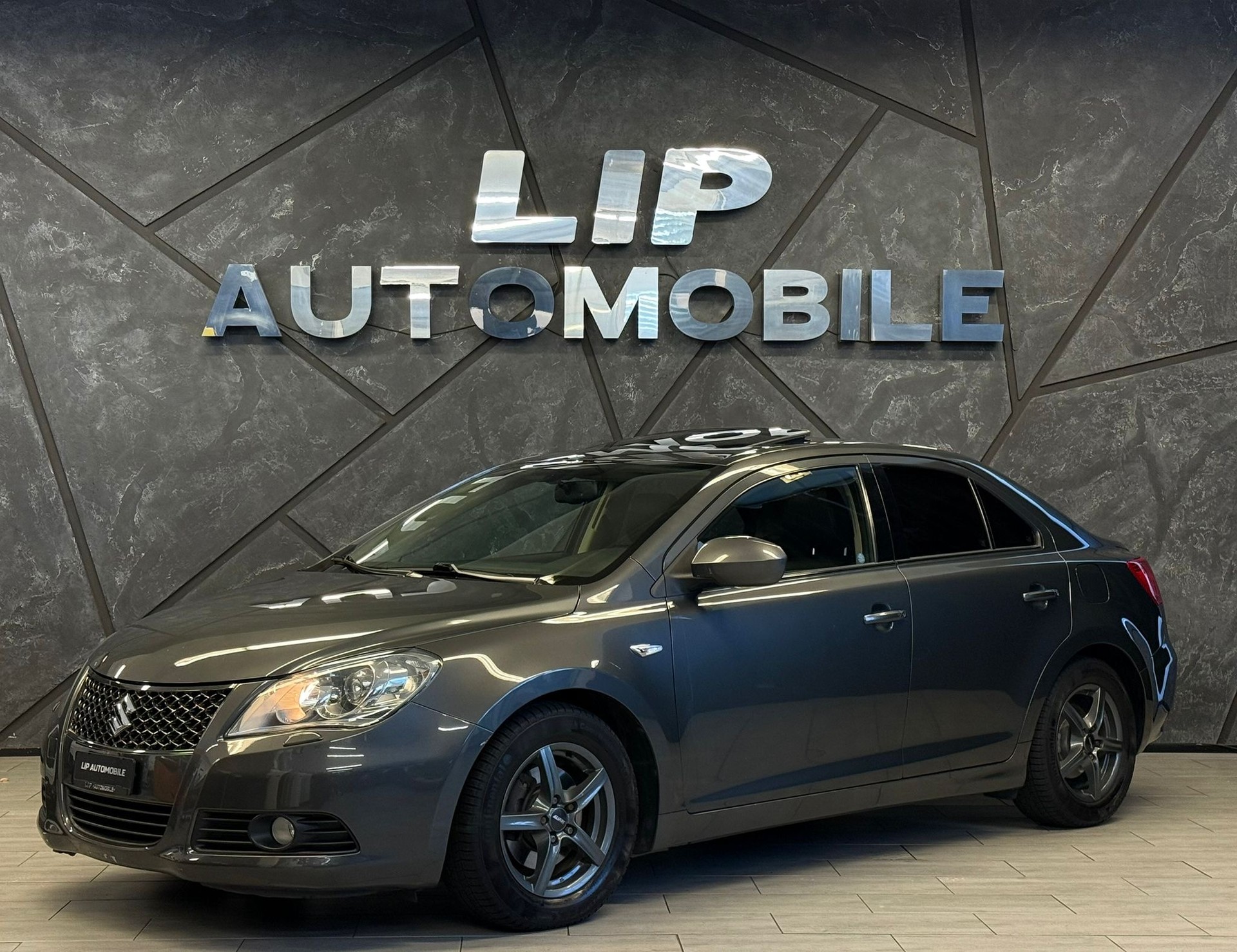 SUZUKI Kizashi 2.4 GL Top 4WD CVT-image-0