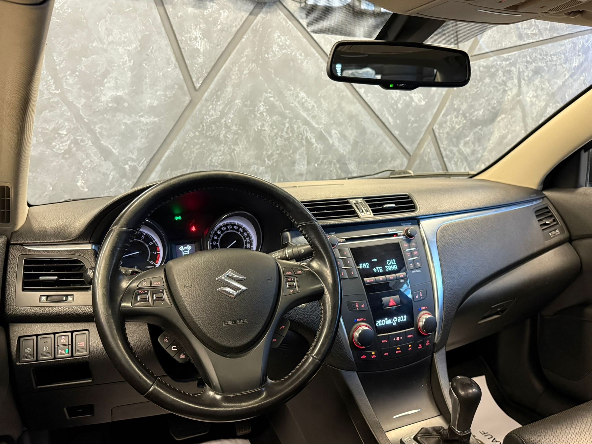 SUZUKI Kizashi 2.4 GL Top 4WD CVT-image-9
