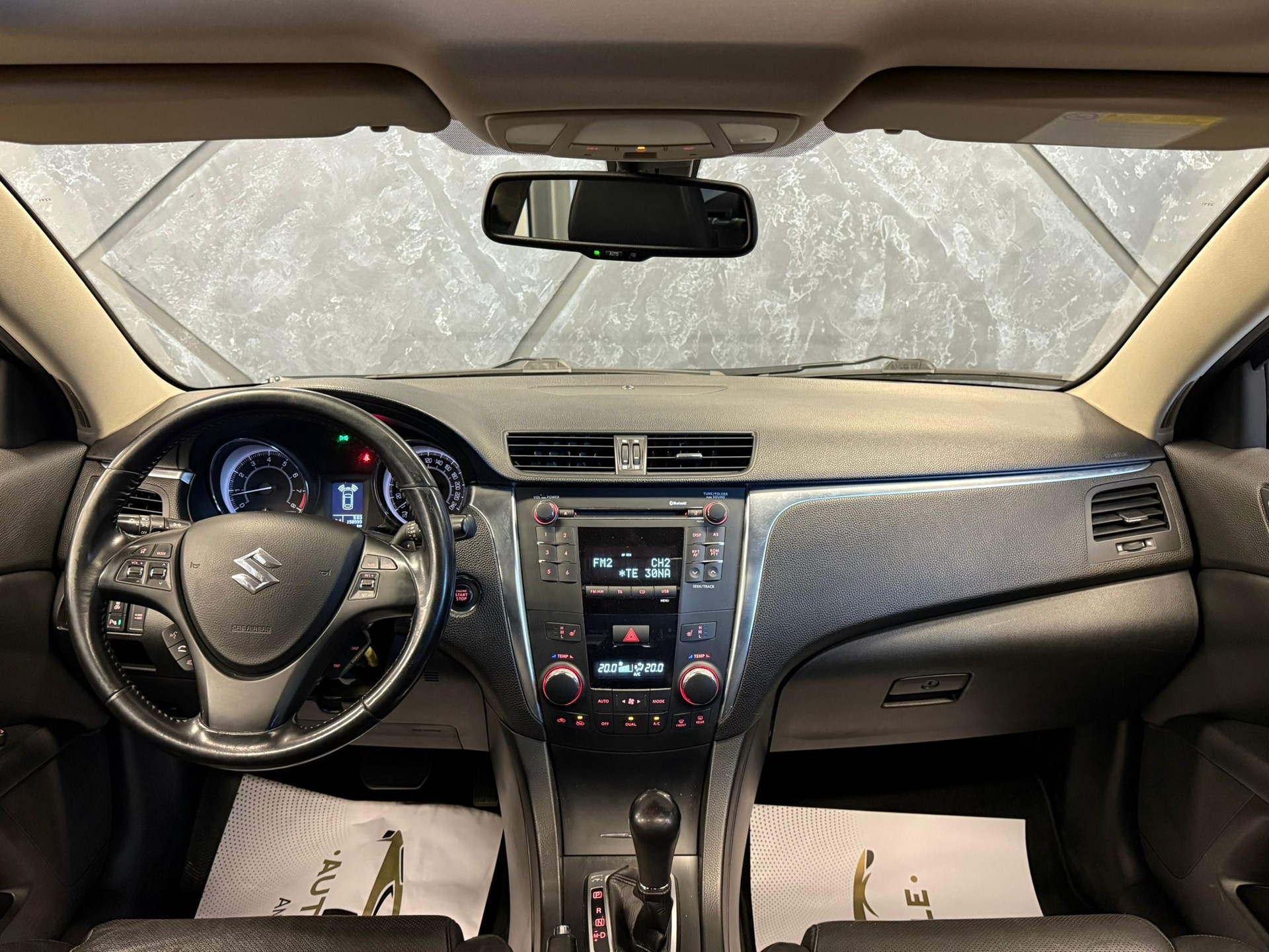 SUZUKI Kizashi 2.4 GL Top 4WD CVT-image-8