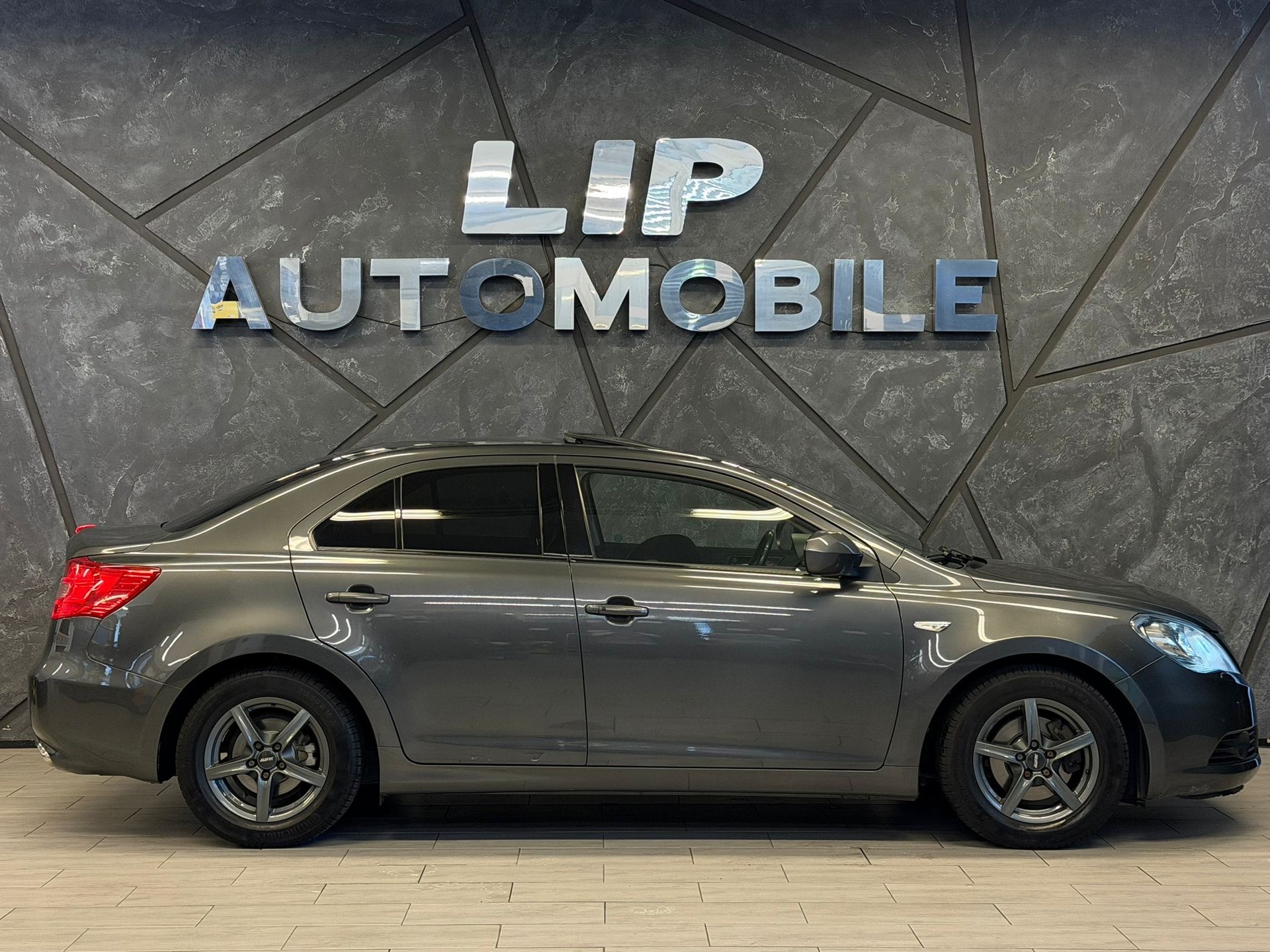 SUZUKI Kizashi 2.4 GL Top 4WD CVT-image-3