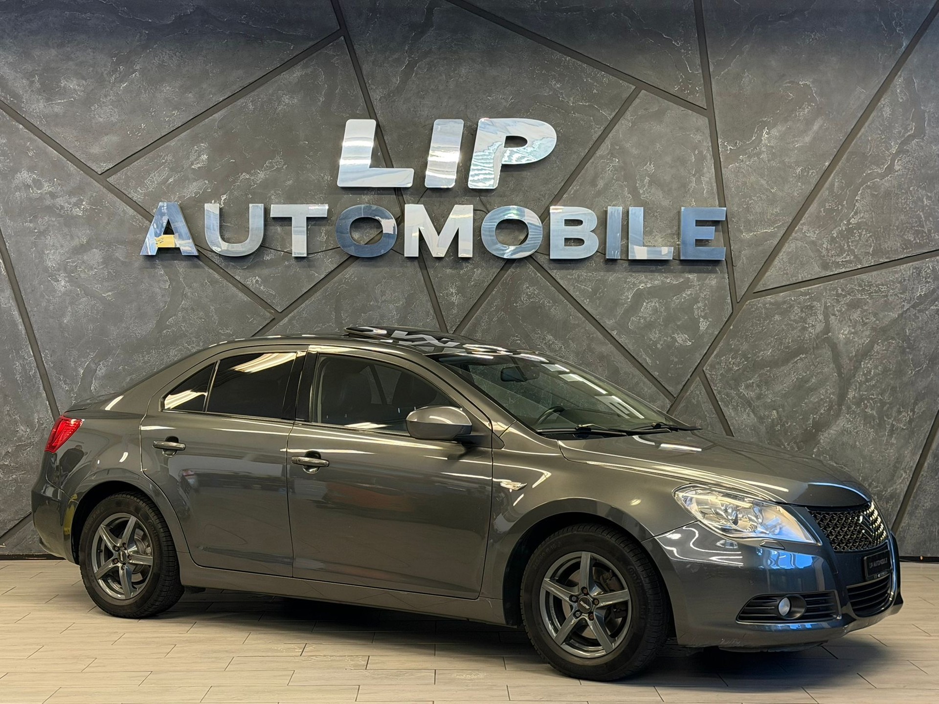 SUZUKI Kizashi 2.4 GL Top 4WD CVT-image-2
