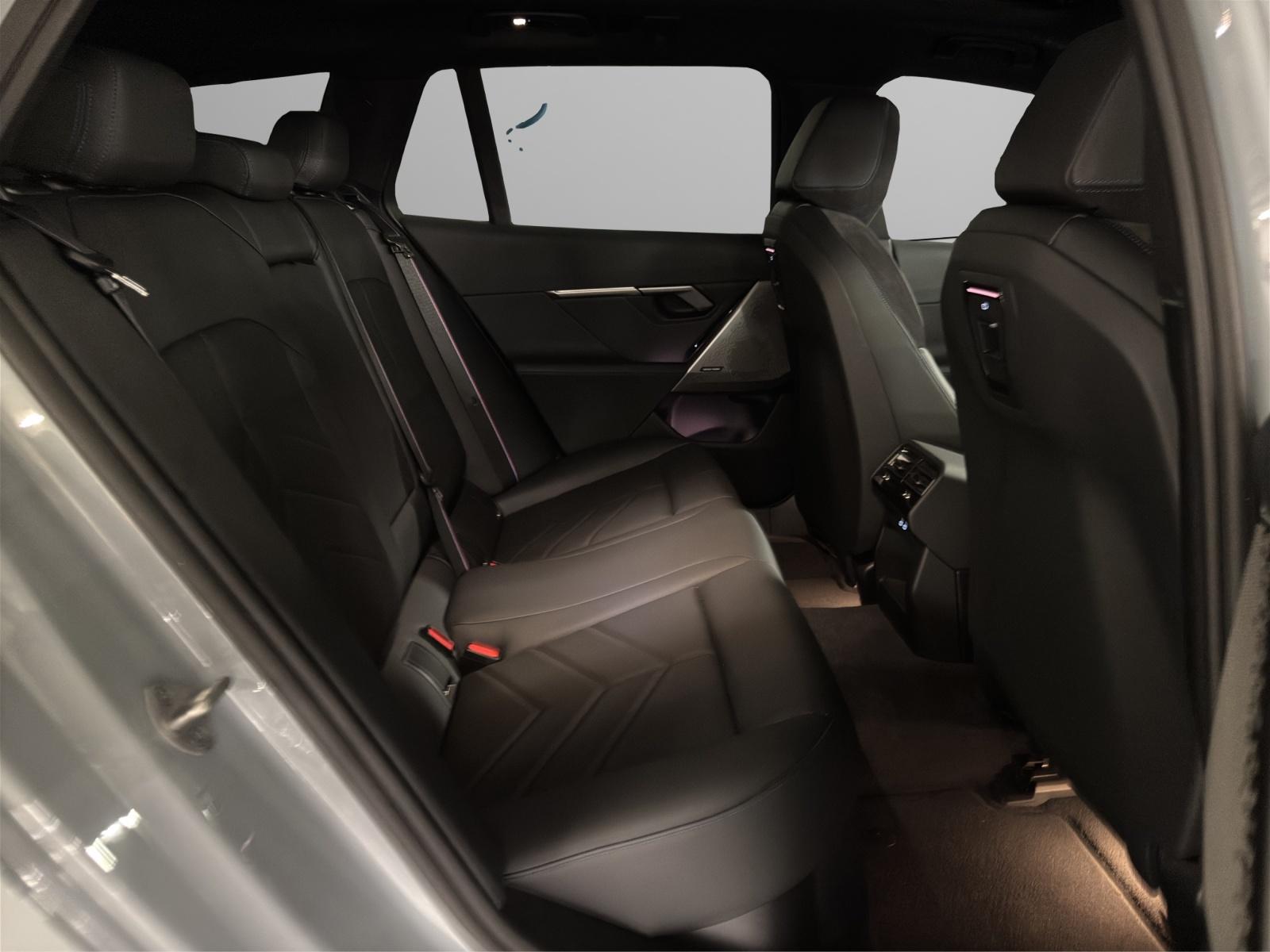 BMW 540d xDrive Touring-image-12