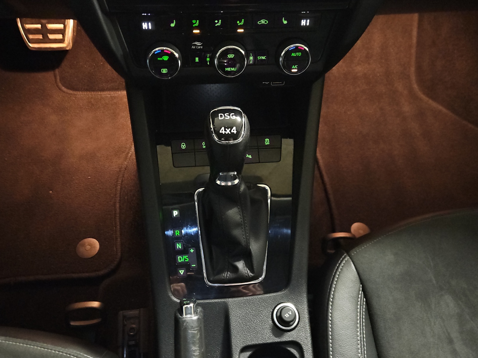 SKODA Octavia Combi 2.0 TDI Scout 4x4 DSG-image-21