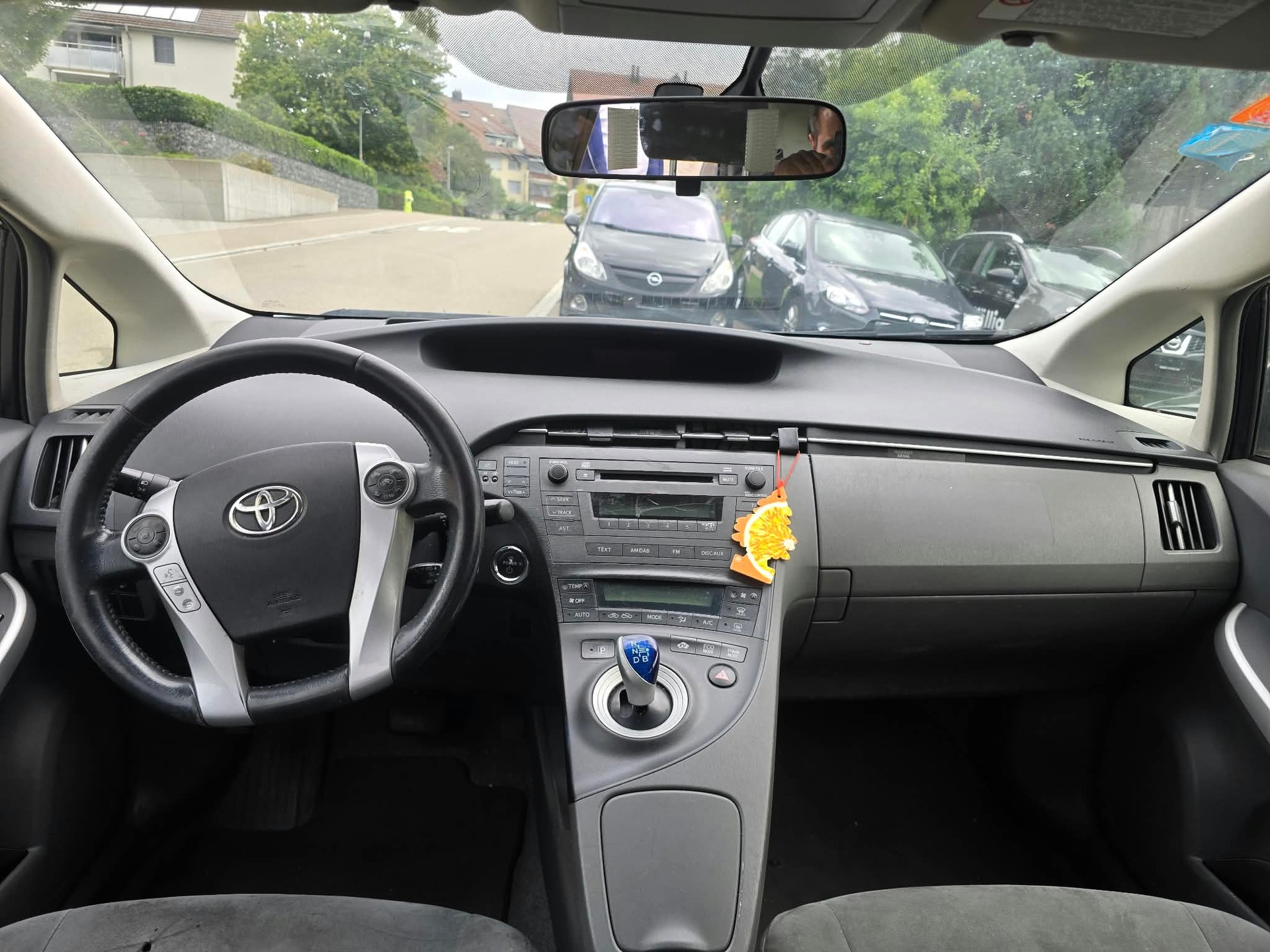 TOYOTA Prius 1.8 16V HSD Sol-image-5