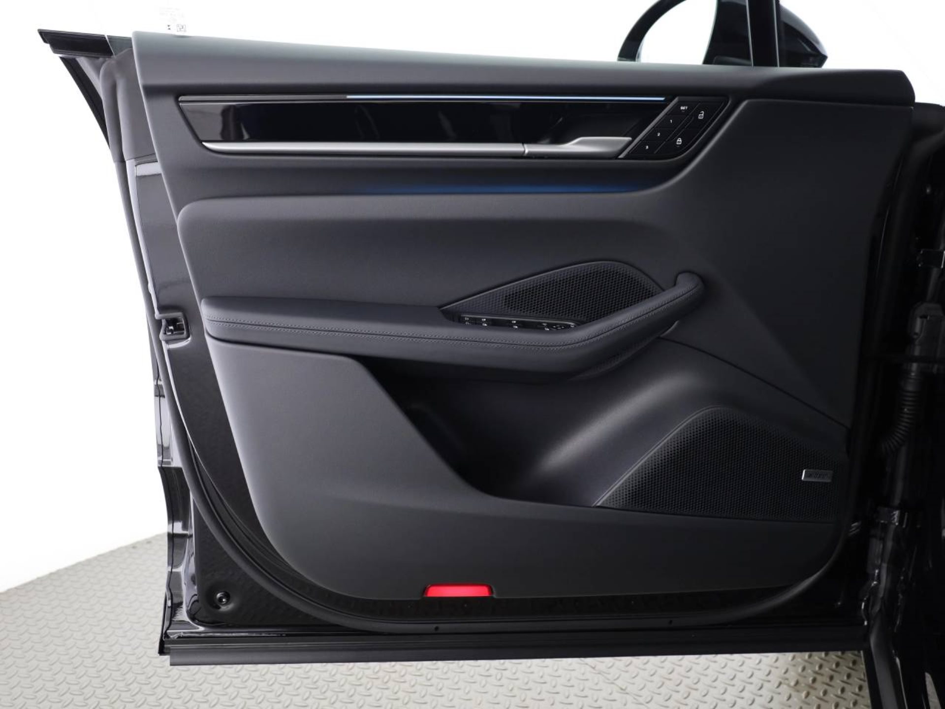 PORSCHE Macan 4-image-16
