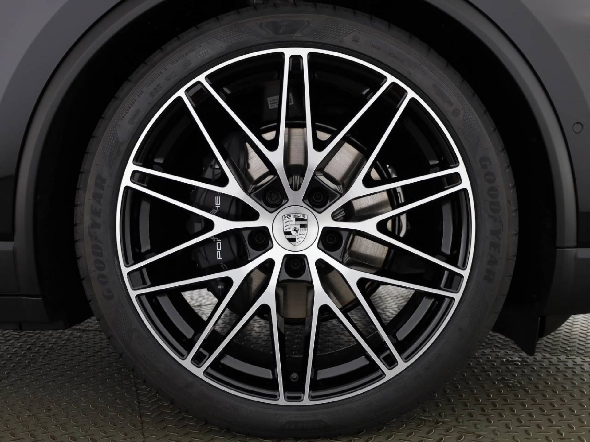 PORSCHE Macan 4-image-8