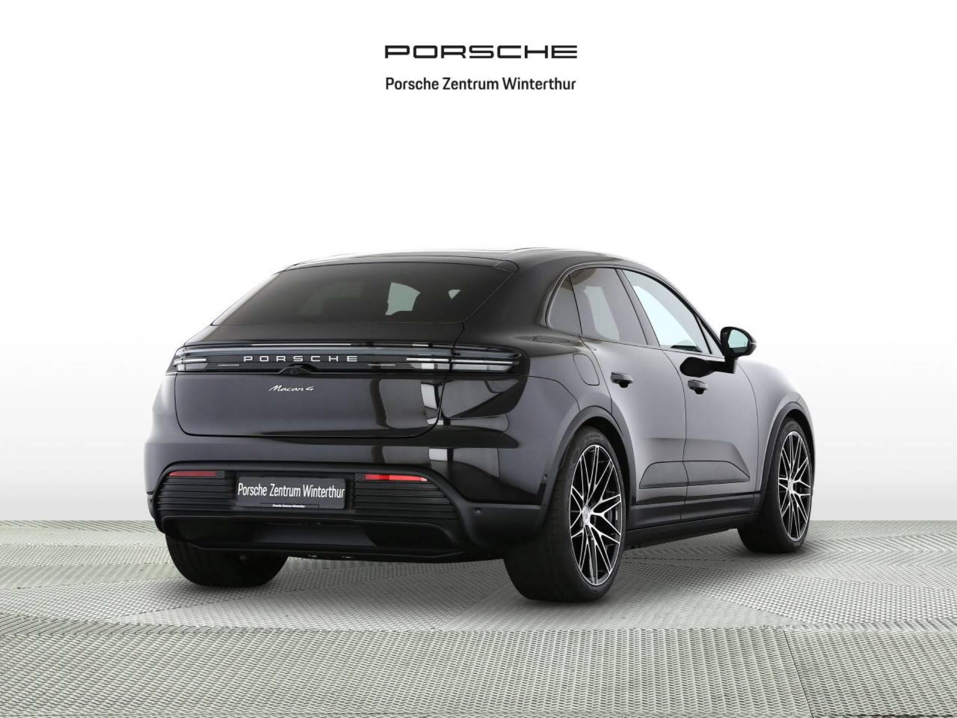 PORSCHE Macan 4-image-2