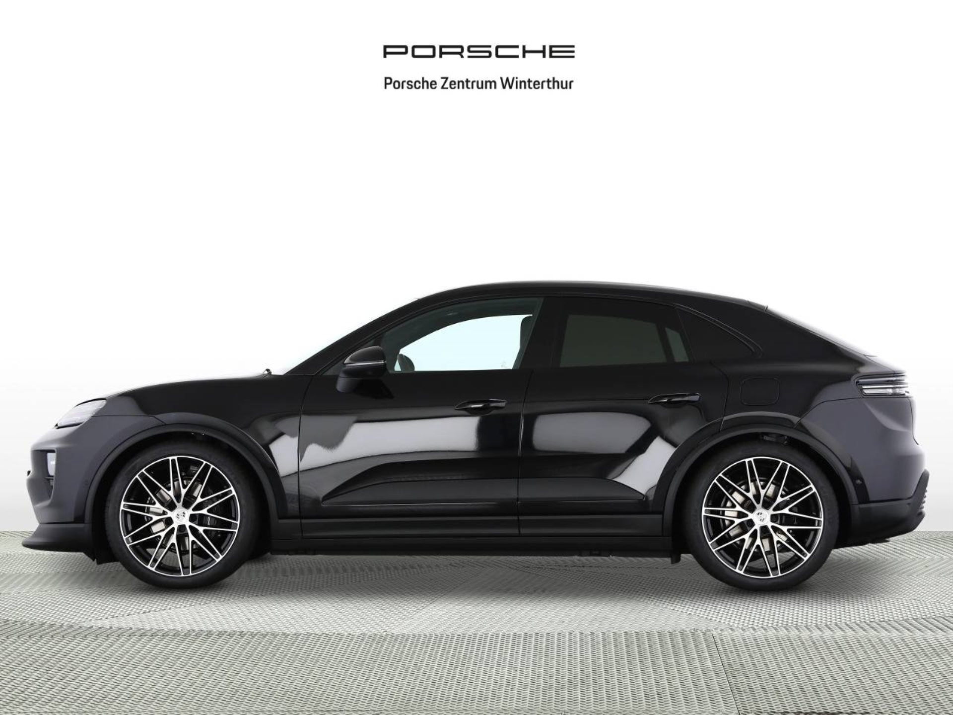 PORSCHE Macan 4-image-1