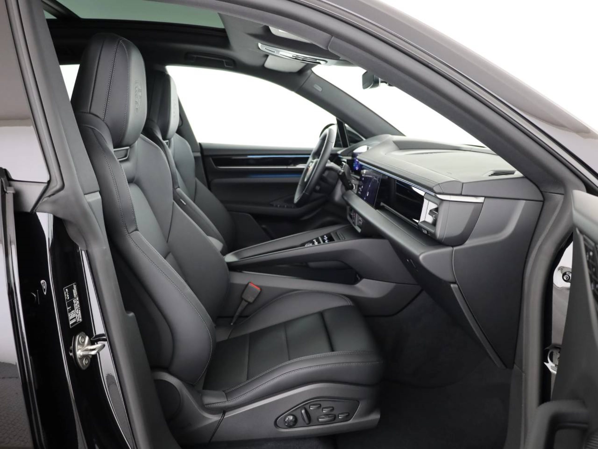 PORSCHE Macan 4-image-14