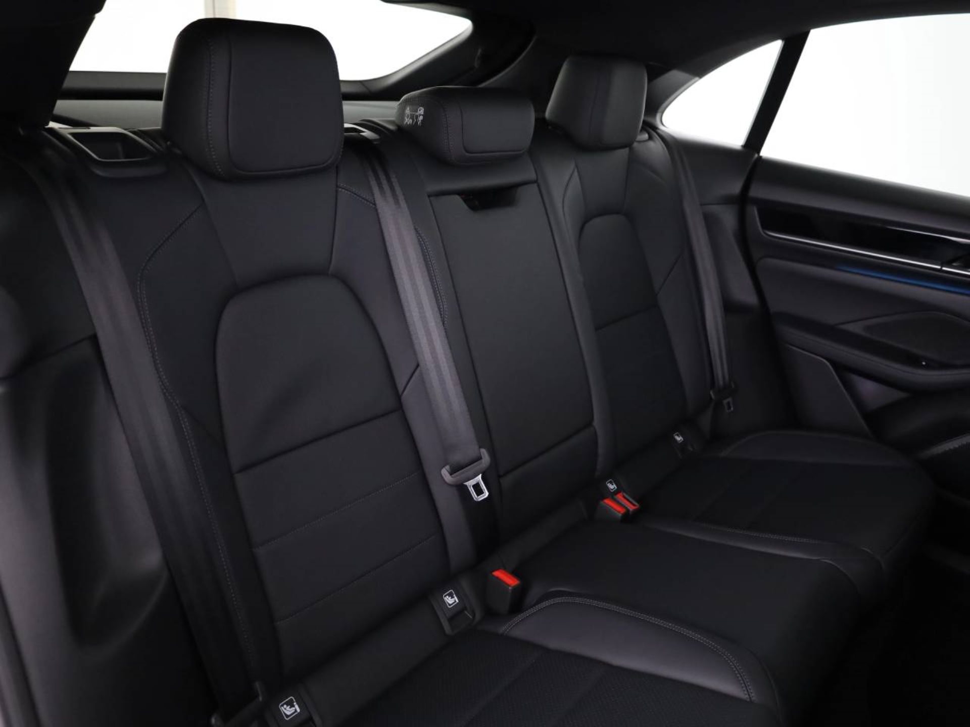 PORSCHE Macan 4-image-19