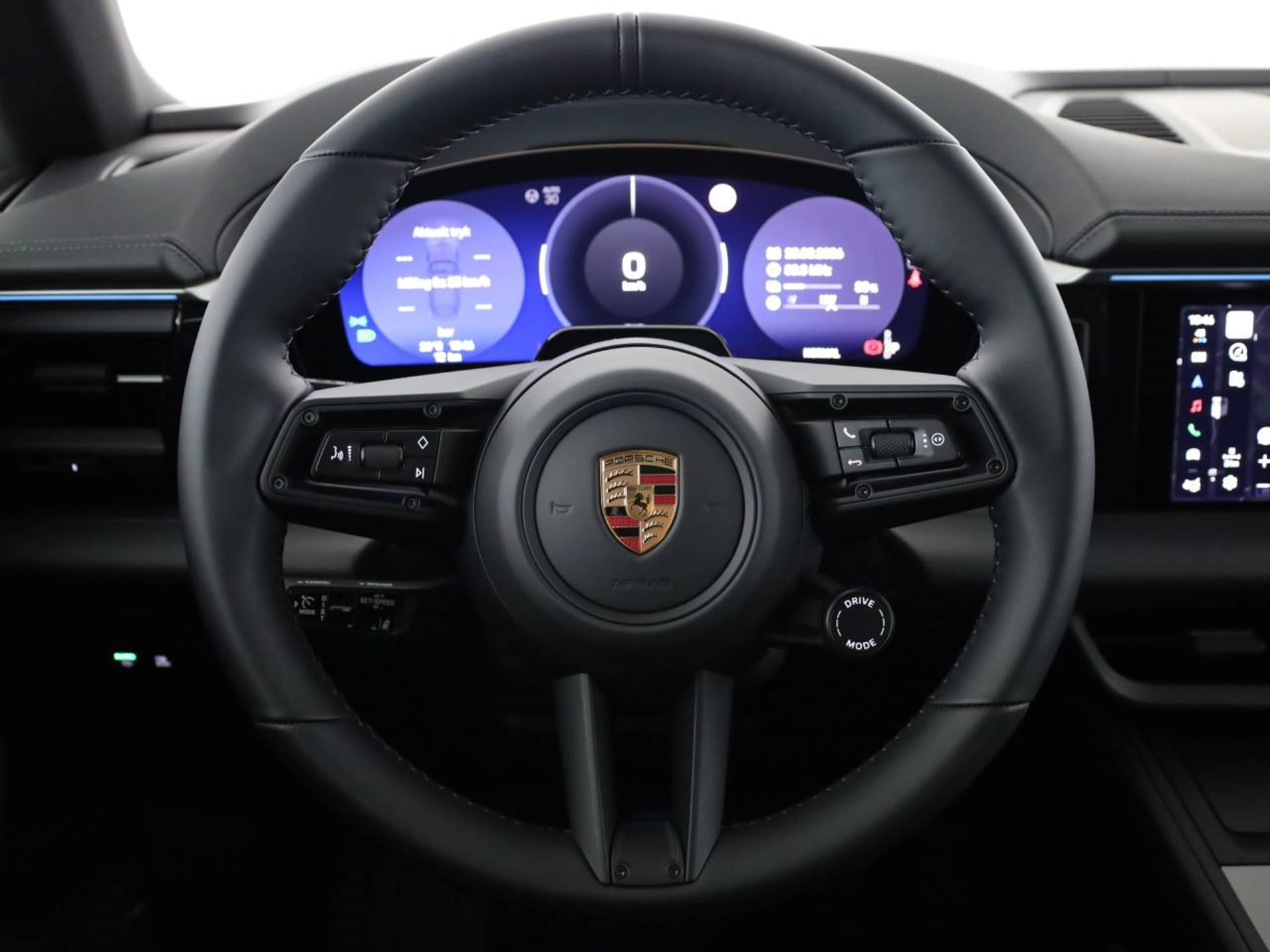 PORSCHE Macan 4-image-9