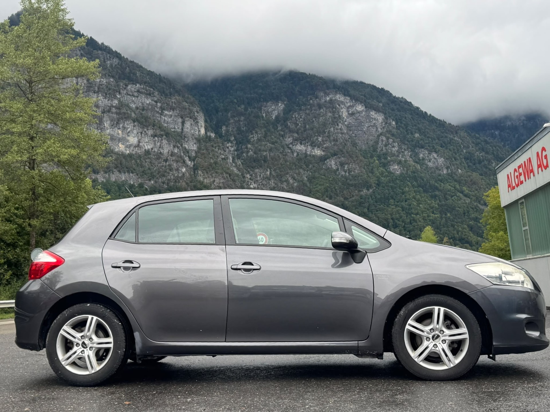 TOYOTA Auris 1.6 Linea Sol-image-11