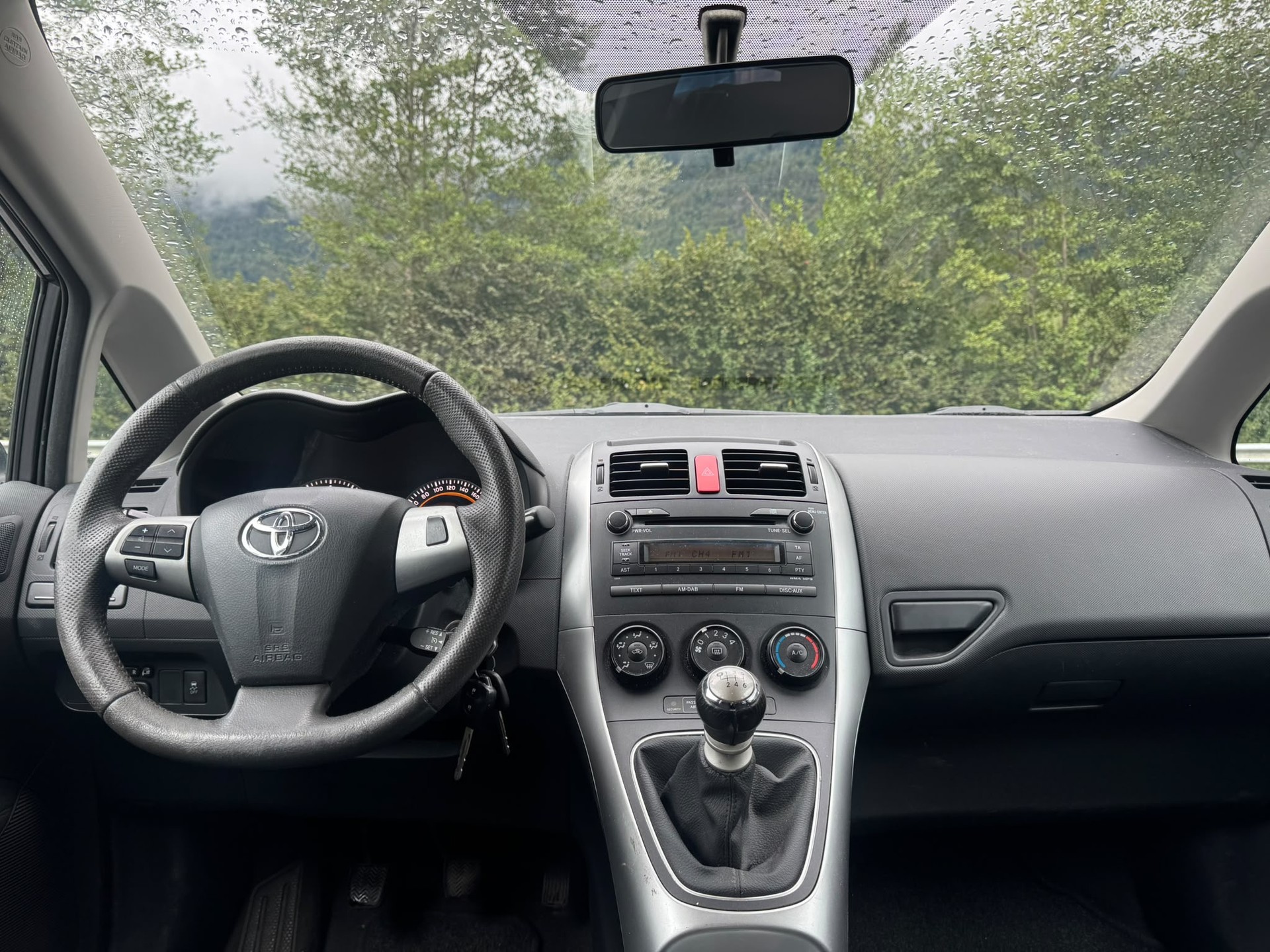 TOYOTA Auris 1.6 Linea Sol-image-8